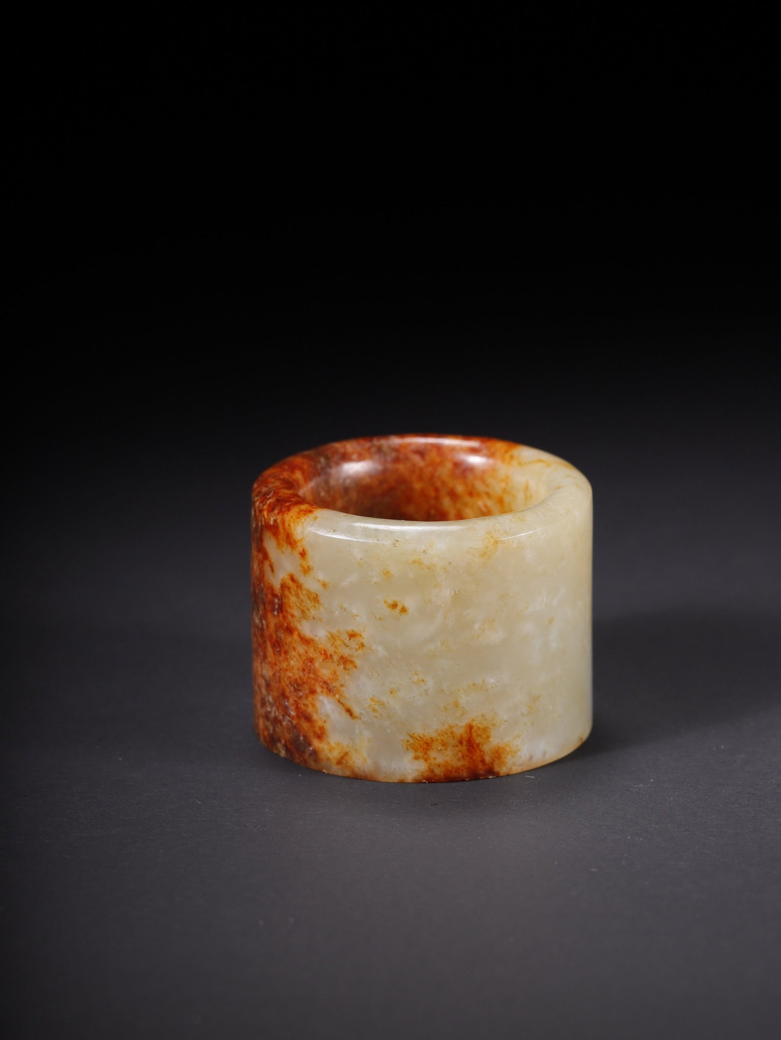An Exquisite White Jade Thumb Ring - 3