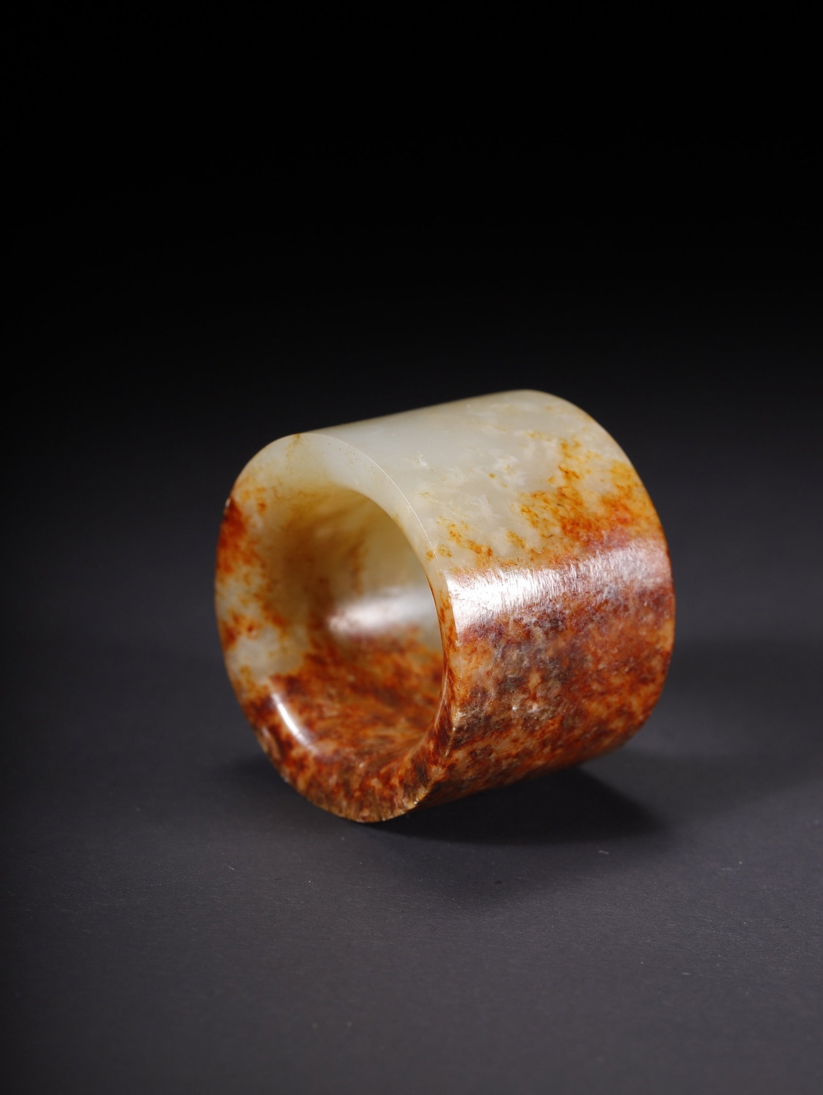 An Exquisite White Jade Thumb Ring - 9