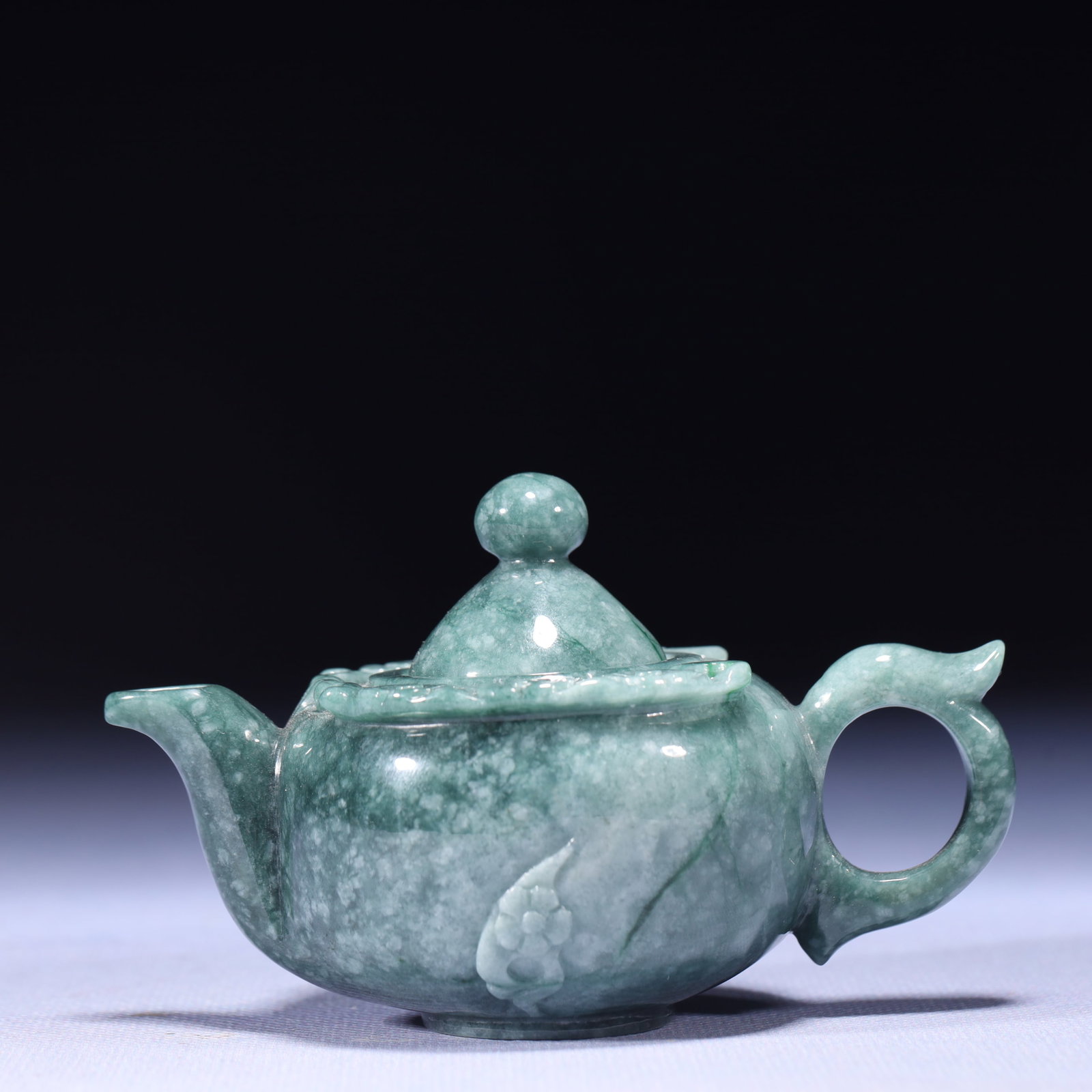 An Exquisite Jadeite Teapot - 5