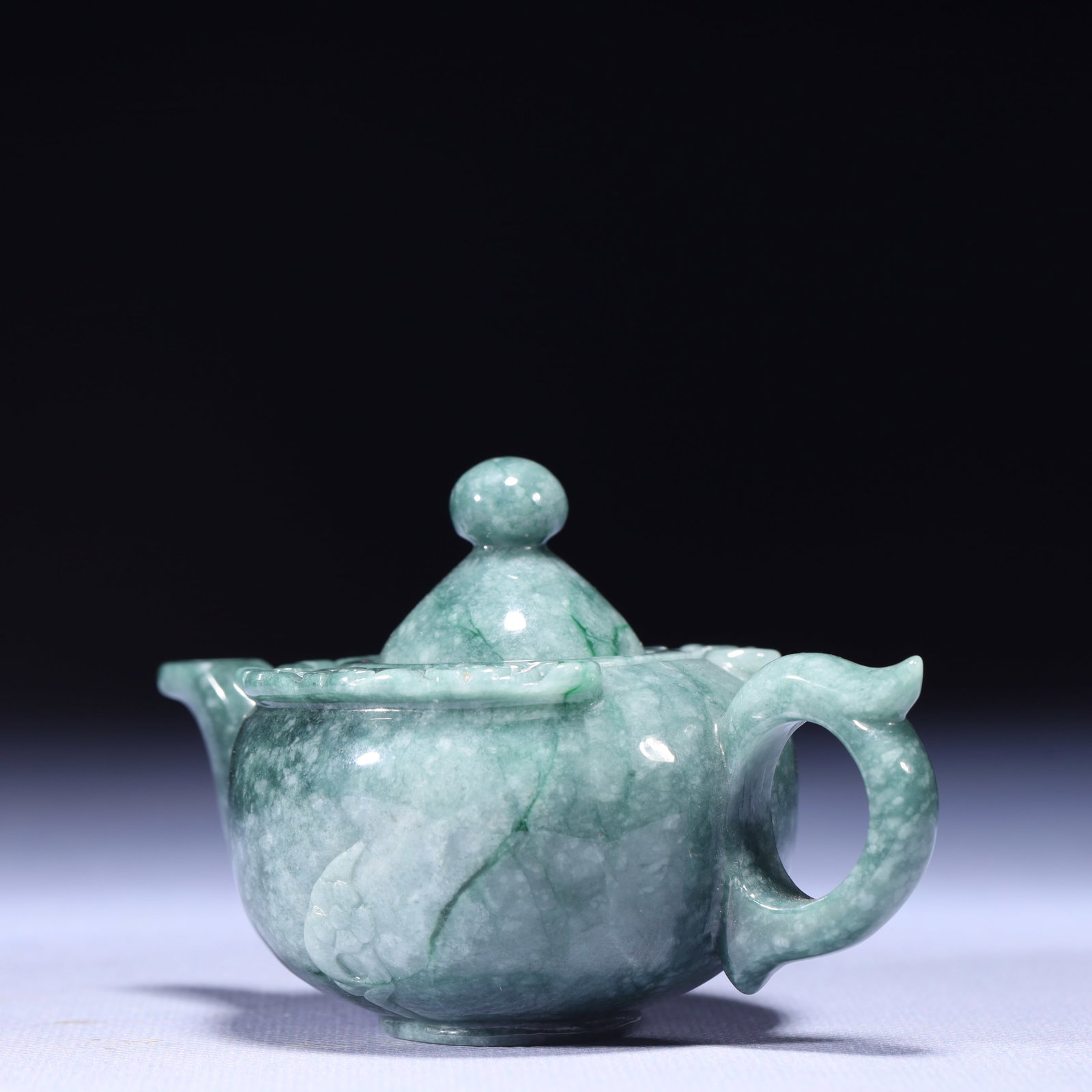 An Exquisite Jadeite Teapot - 6