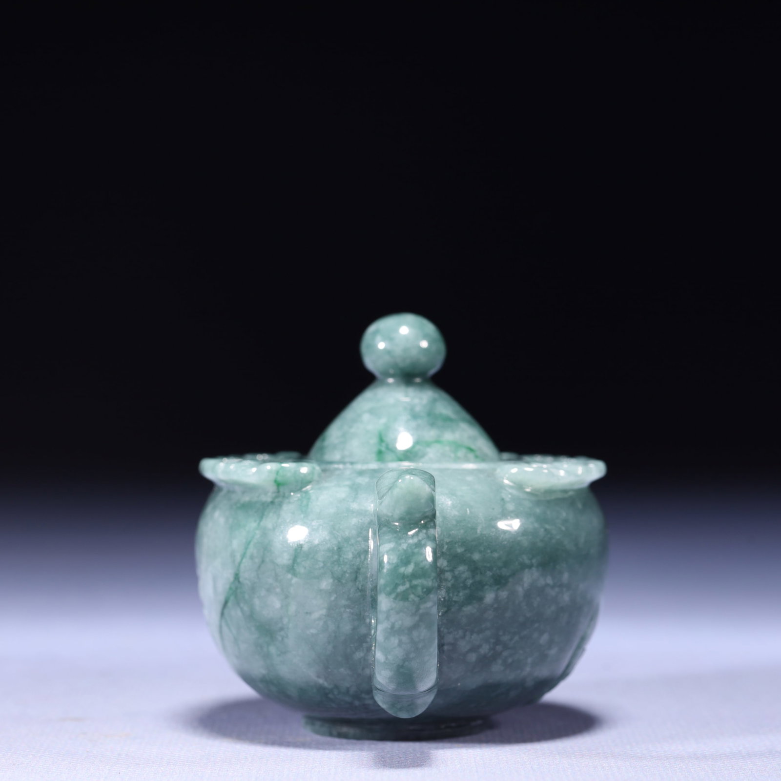 An Exquisite Jadeite Teapot - 7