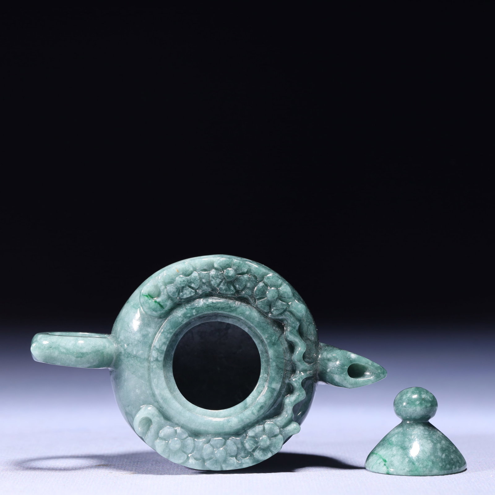 An Exquisite Jadeite Teapot - 9
