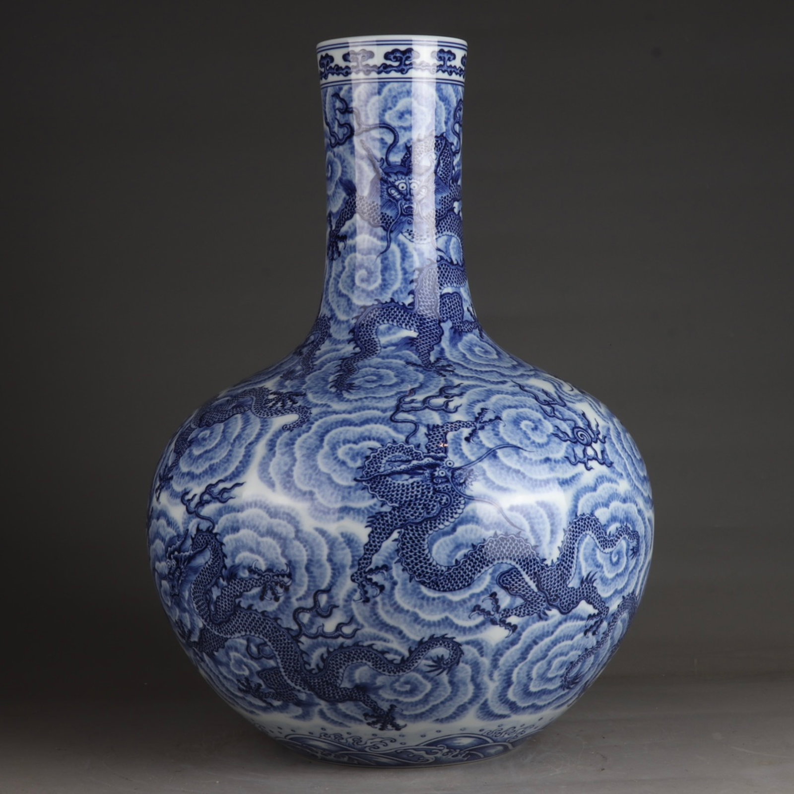 A Huge Blue and White Auspicious Cloud and Dragon Pattern Vase: A Huge Blue and White Auspicious Cloud and Dragon Pattern Vase,Qing Dynasty,China,Qianlong Six-character Mark,Size:20.8inx15in 青花祥云龙纹瓶,中国