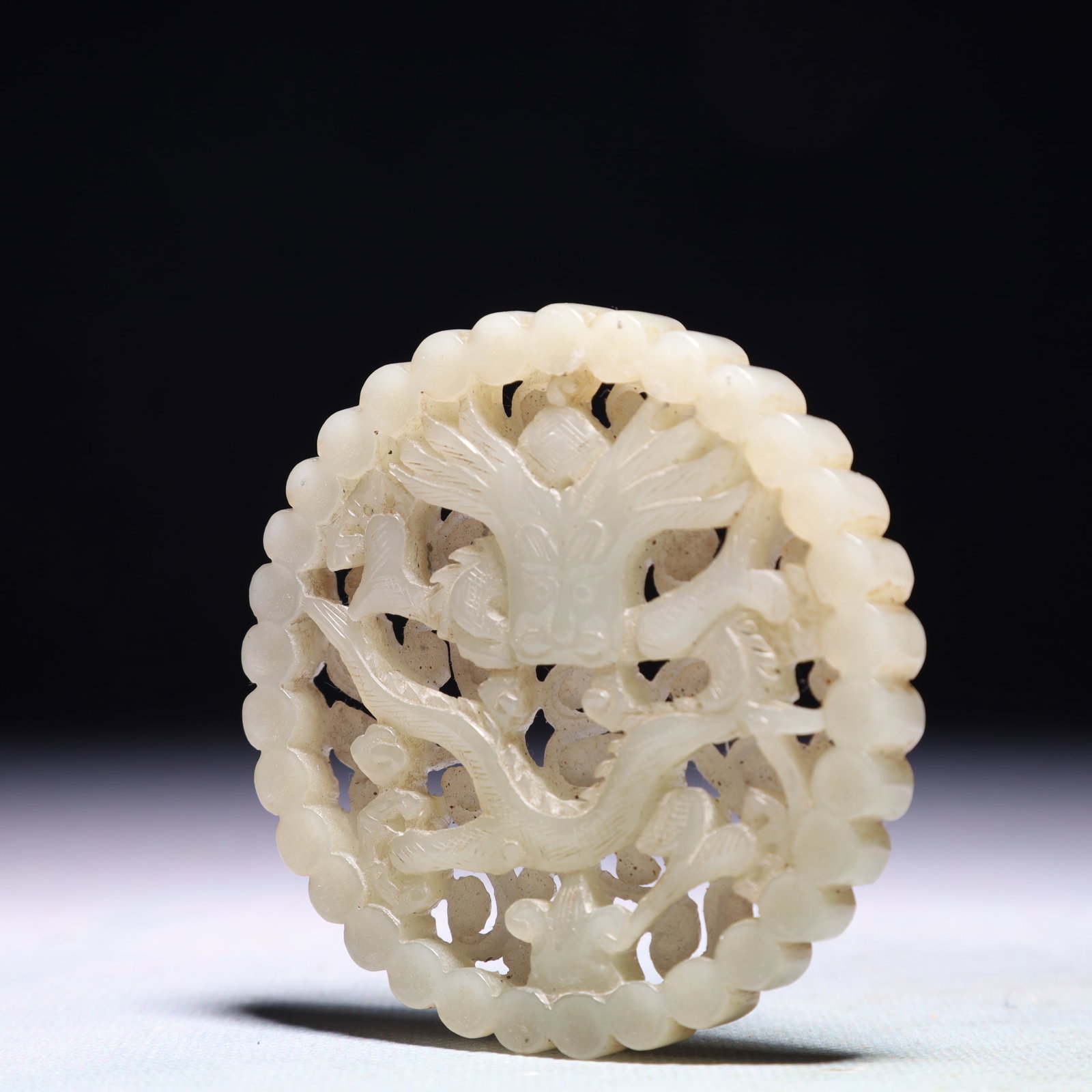 An Exquisite White Jade Dragon Pattern Pendant - 2