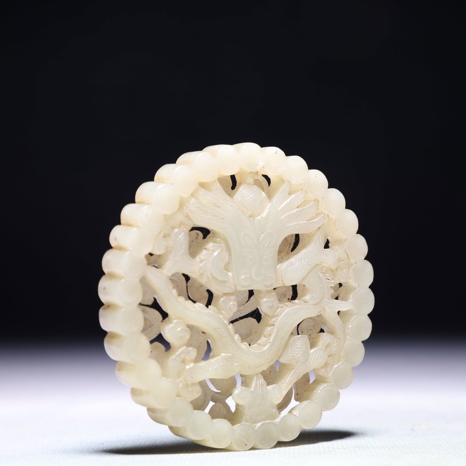An Exquisite White Jade Dragon Pattern Pendant - 3