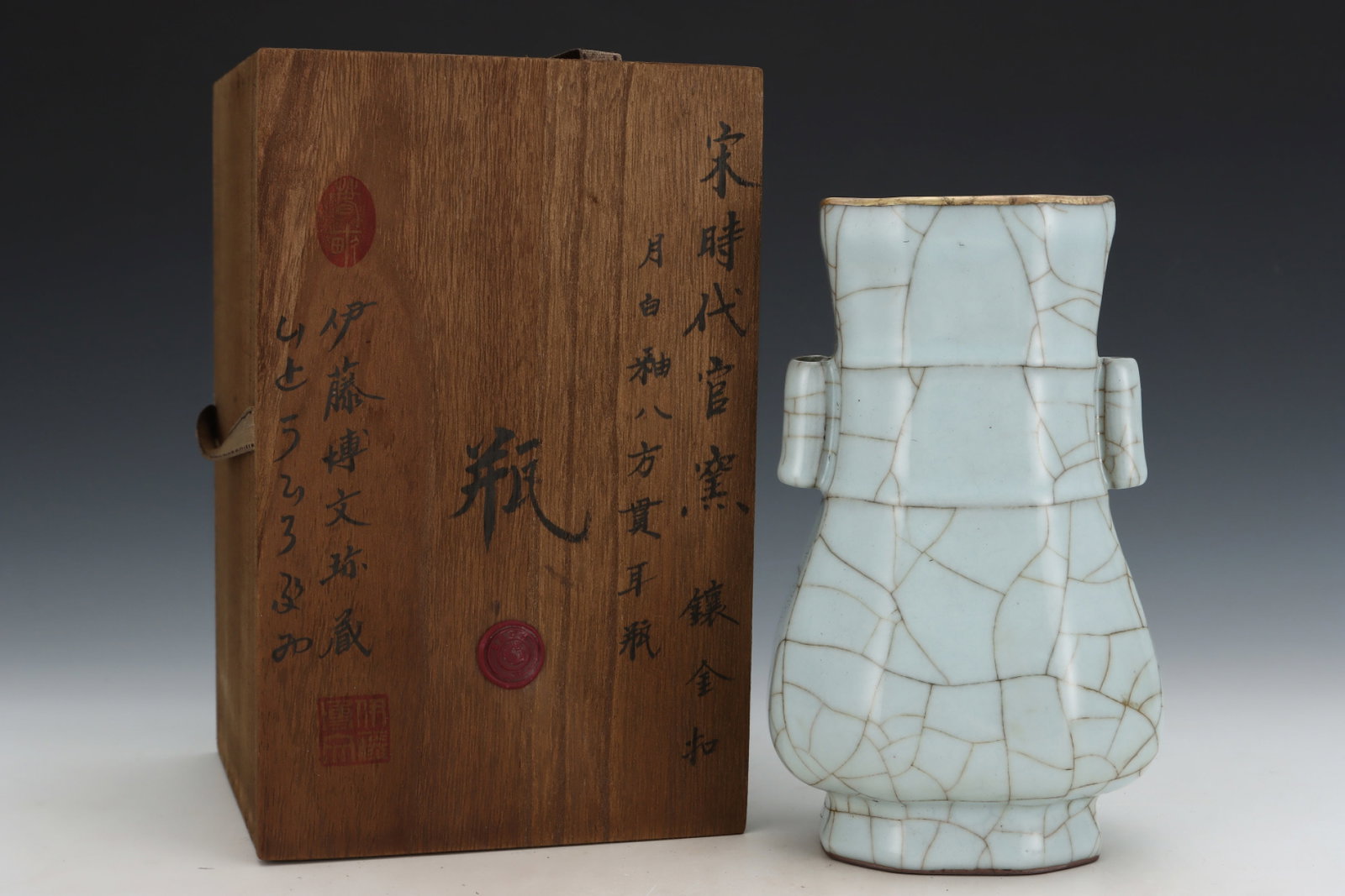 An Exquisite Guan yao White Glazed Painted Gold Double-Ears Vase,with an Imperial Poem by Emperor: An Exquisite Guan yao White Glazed Painted Gold Double-Ears Vase,with an Imperial Poem by Emperor Qianlong,Song Dynasty,China,Size:9.2inx5.3in