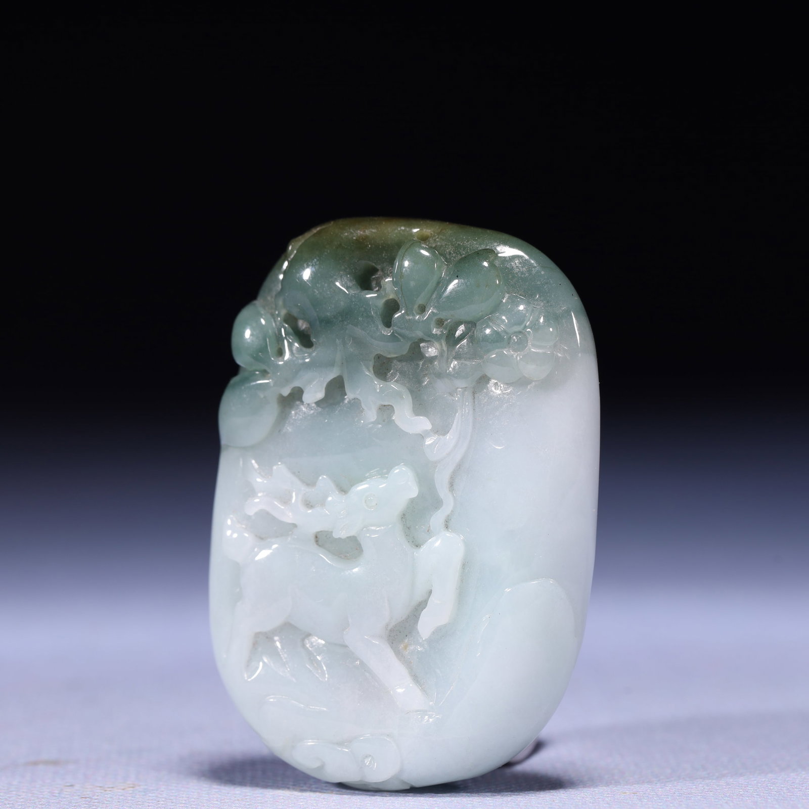 An Exquisite Jadeite Deer Pattern Pendant - 2