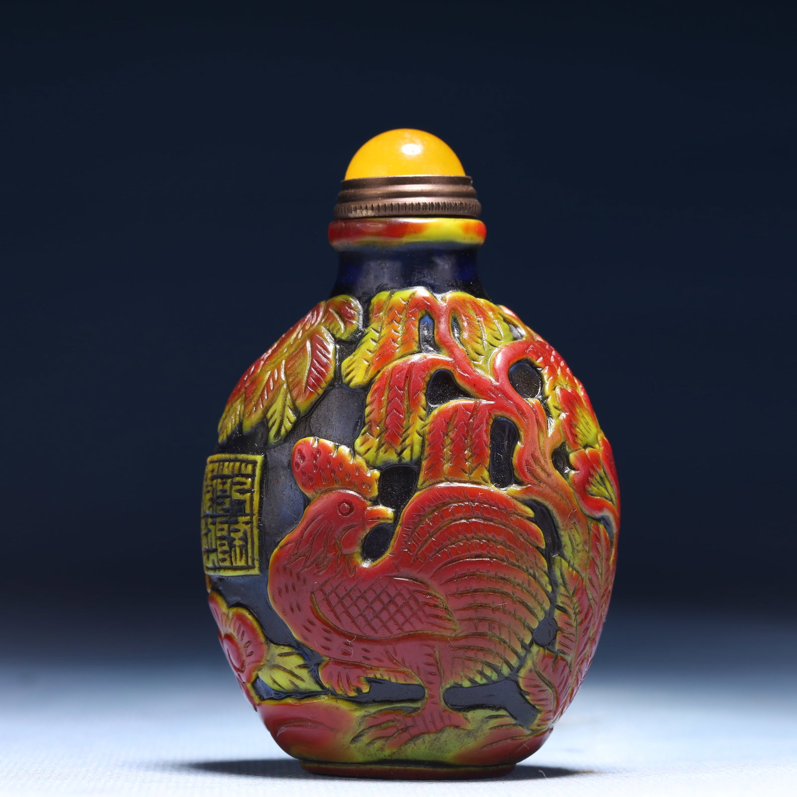 An Exquisite Glass Rooster Pattern Snuff Bottle: An Exquisite Glass Rooster Pattern Snuff Bottle,Qing Dynasty,China,Qianlong Four-character Mark,Size:2.4inx1.2inx3.1in,Weight:87g