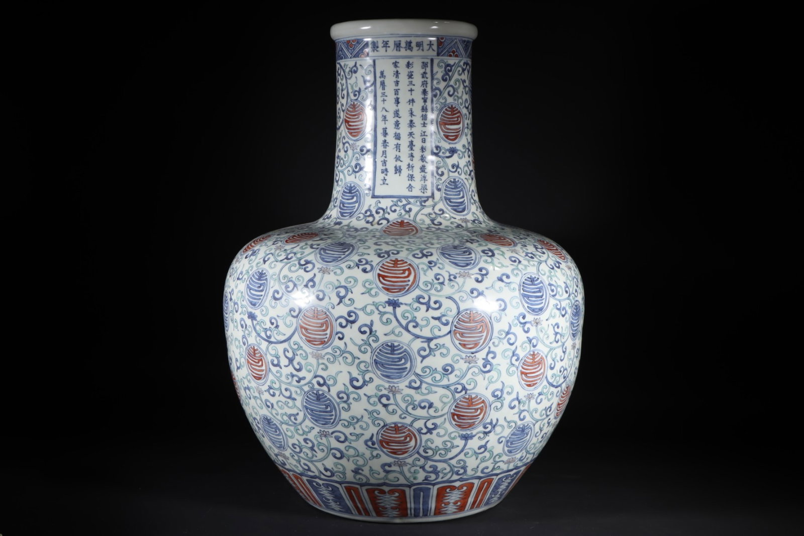 A Huge Wucai Shou-Character Pattern Vase,with poem (1 of 9)