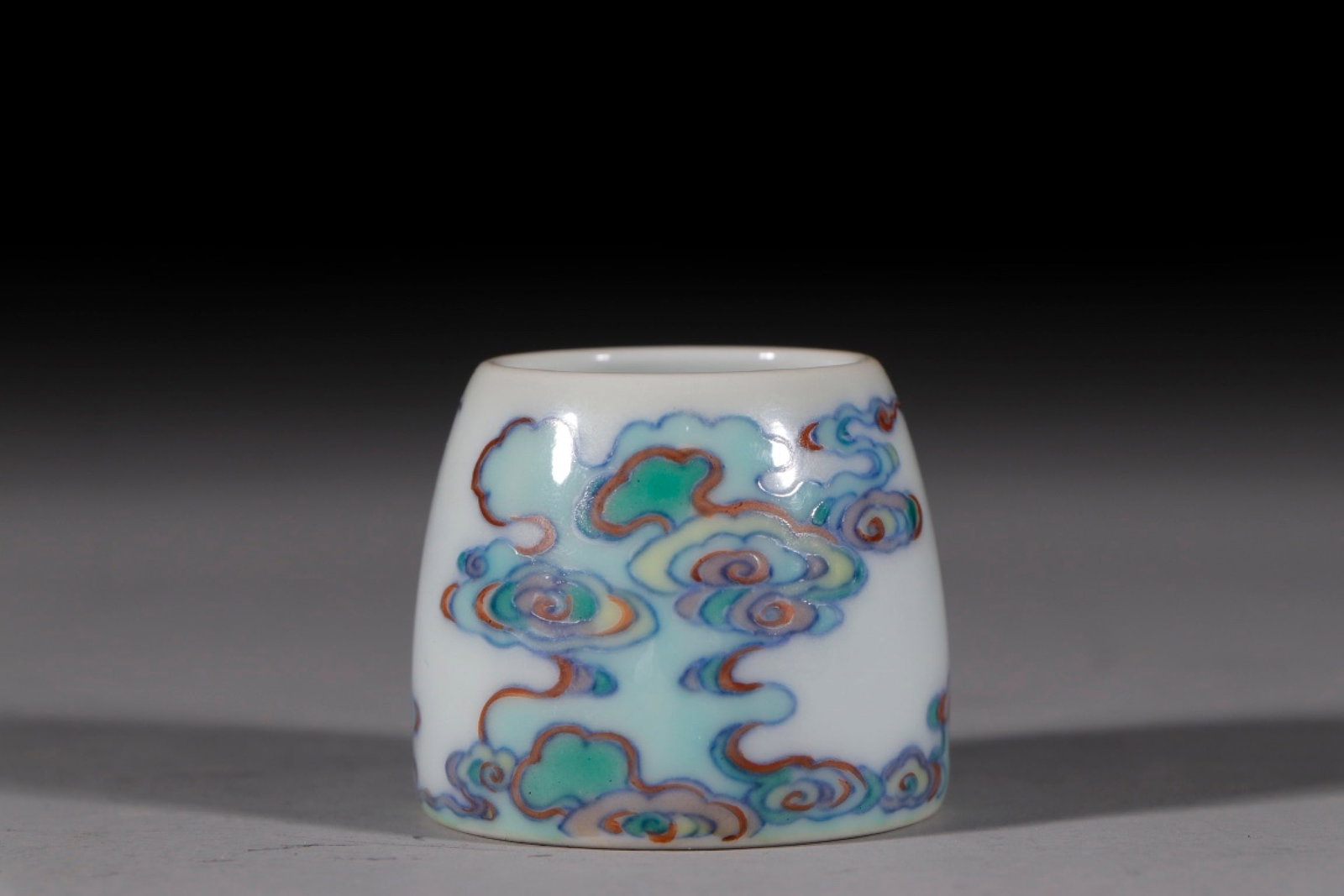 An Exquisite Doucai Auspicious Cloud Pattern Water Pot - 3