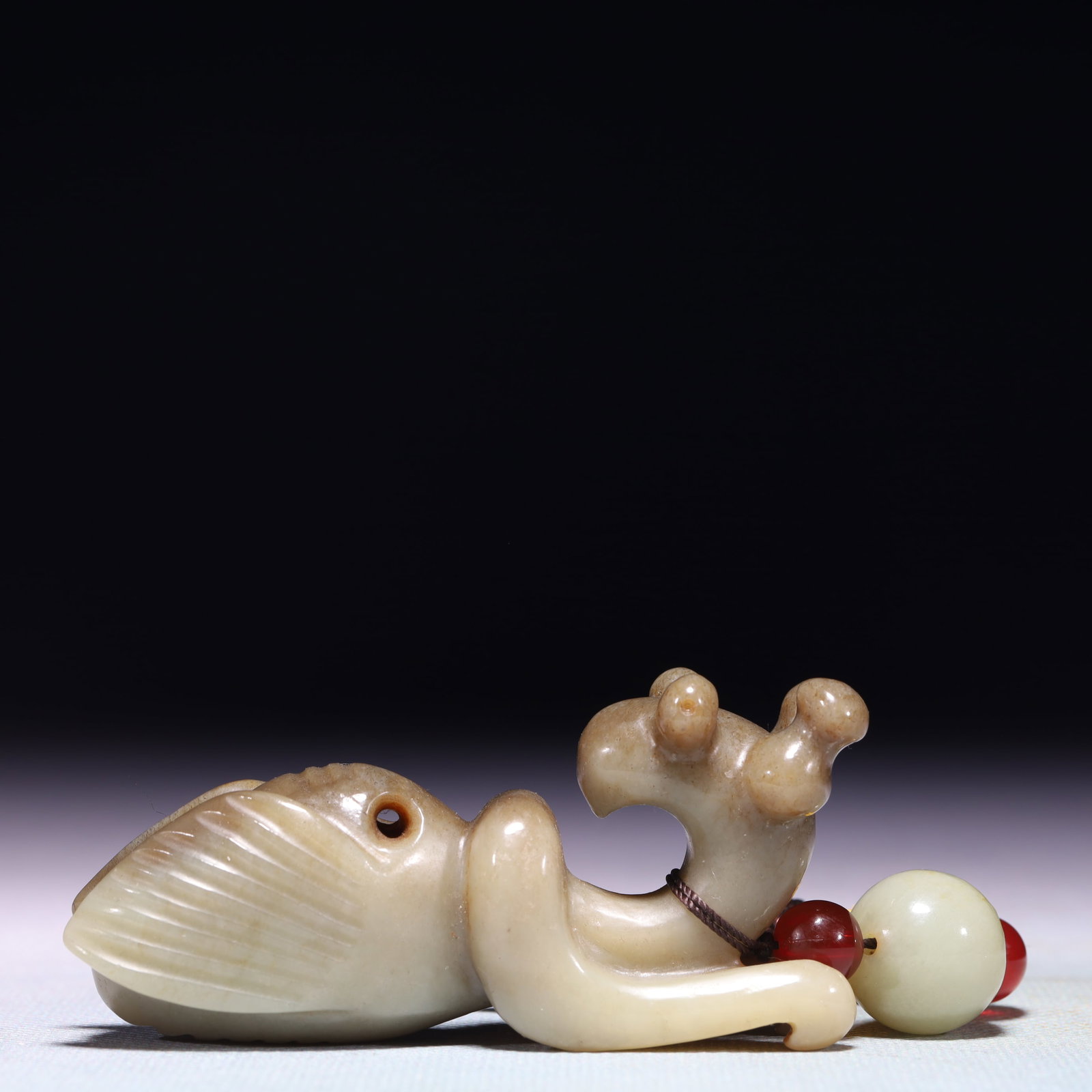 An Exquisite White Jade Beast Ornament: An Exquisite White Jade Beast Ornament,Qing Dynasty,China,Size:3.1inx0.8inx1.6in,Weight:109.8g 白玉兽摆件,中国清代