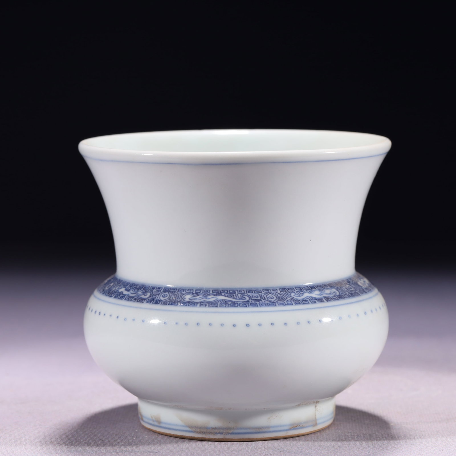 An Exquisite Blue and White Jar: An Exquisite Blue and White Jar,Qing Dynasty,China,Kangxi Six-character Mark,Size:4.5inx4.1in,Weight:498g