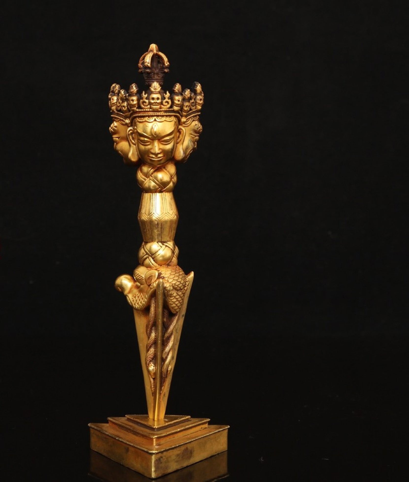 A Solemn Gilt Bronze Vajra: A Solemn Gilt Bronze Vajra,Qing Dynasty,China,Size:6.9inx2.4in,Weight:262g 紫铜鎏金金刚杵,中国清代