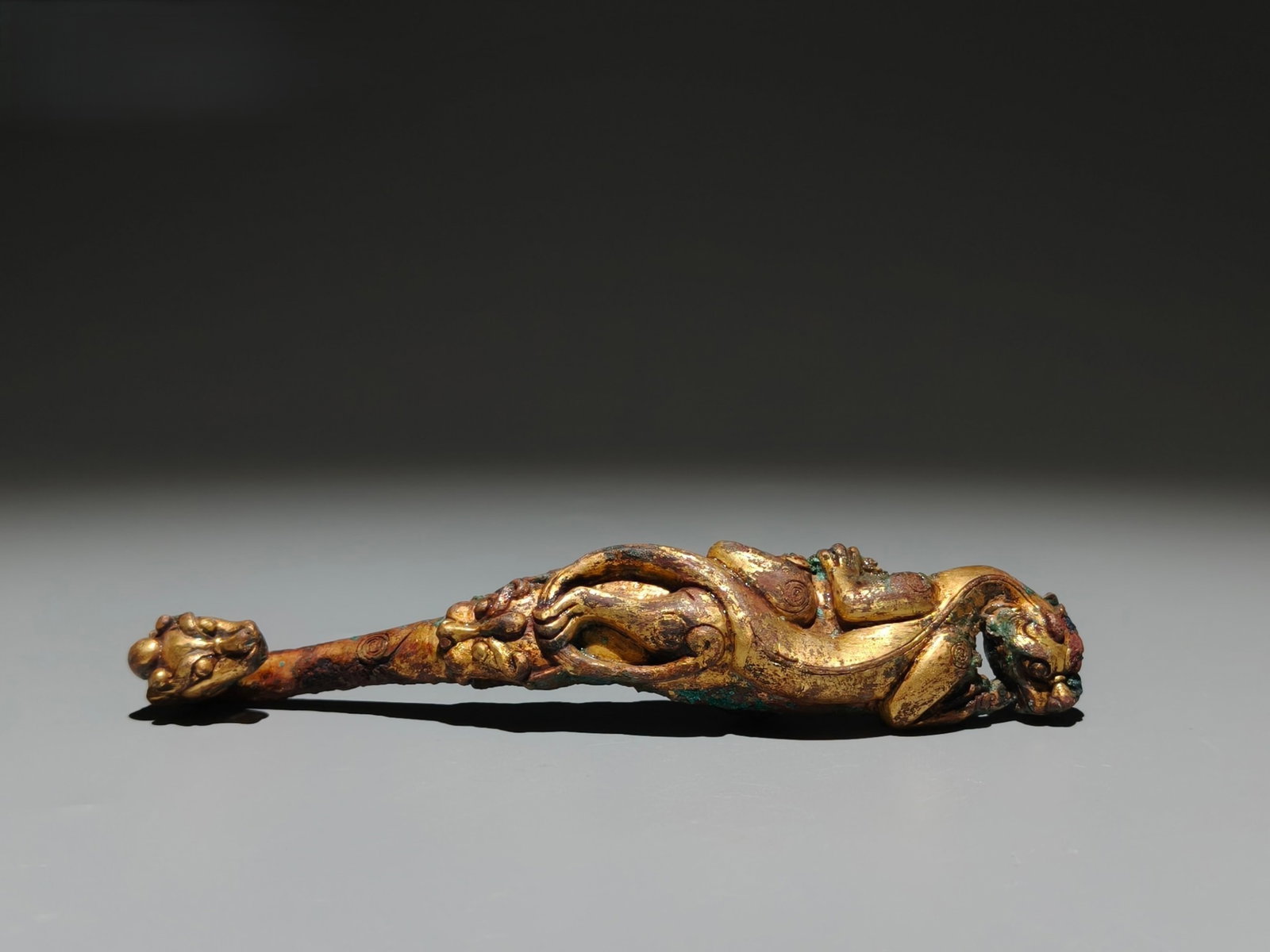 An Exquisite Gilt Bronze Dragon Ornament: An Exquisite Gilt Bronze Dragon Ornament,the Warring States period in China,Size:6.3inx1.2in 铜鎏金龙摆件,中国战国时期