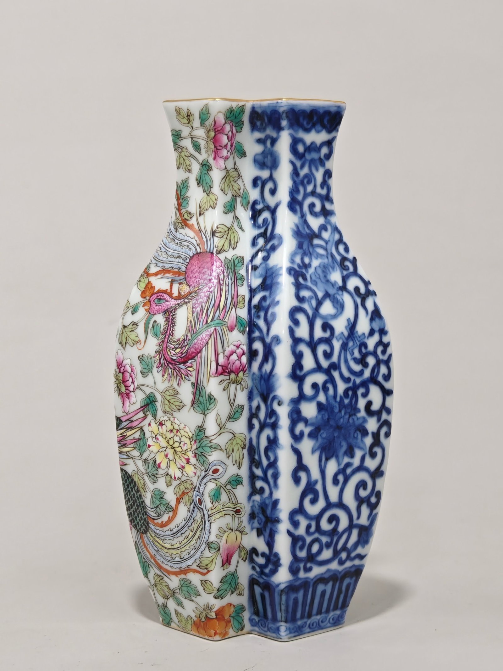 An Exquisite Blue and White Famille-Rose Painted Gold Flower and Phoenix Pattern Vase: An Exquisite Blue and White Famille-Rose Painted Gold Flower and Phoenix Pattern Vase,Qing Dynasty,China,Qianlong Six-character Mark,Size:6.1inx3.5in 青花粉彩描金&#