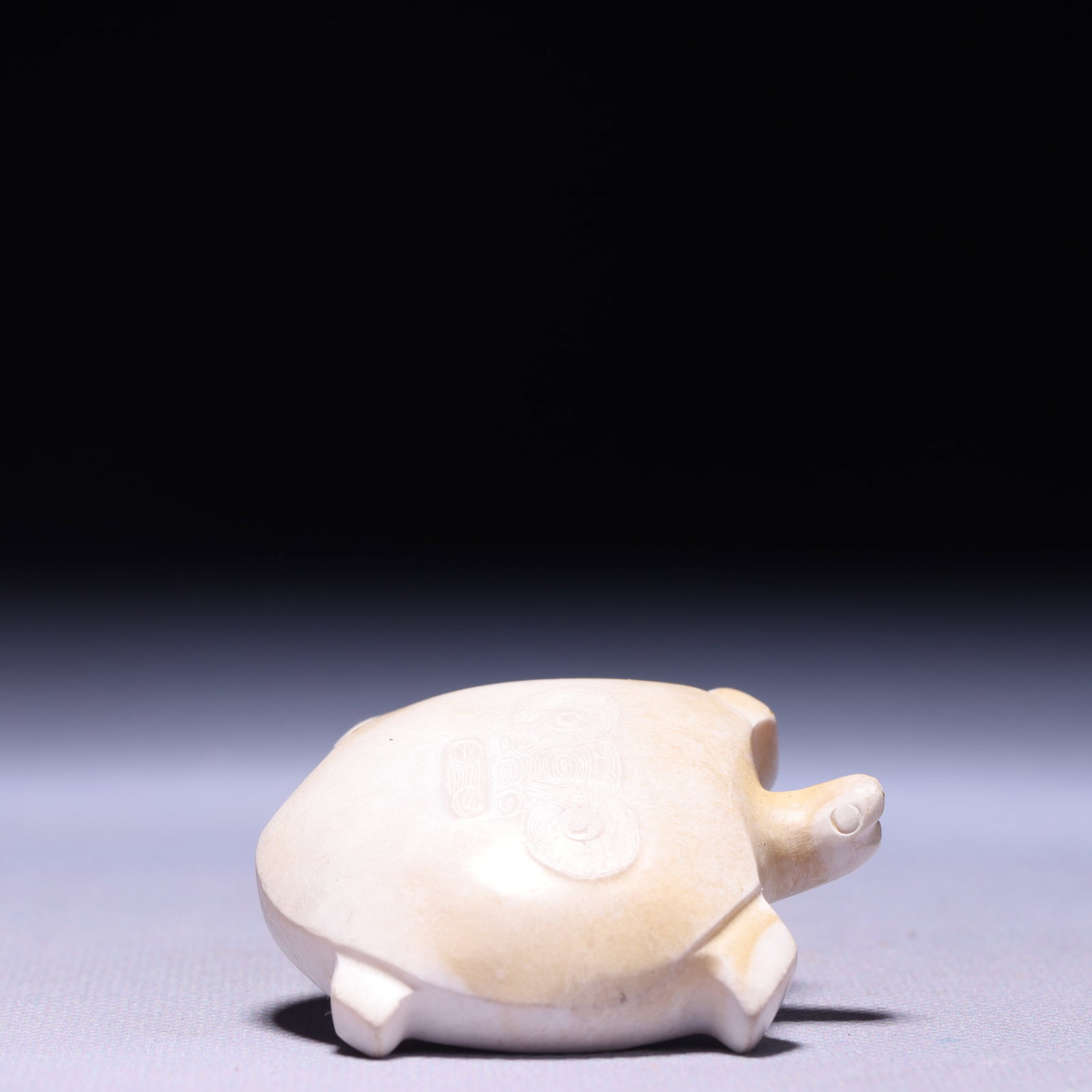 An Archaic Hongshan Culture White chicken bones Turtle Ornament: An Archaic Hongshan Culture White chicken bones Turtle Ornament,Ancient Time,China,Size:2.4inx2inx0.6in,Weight:76g 红山文化鸡骨白龟摆件,