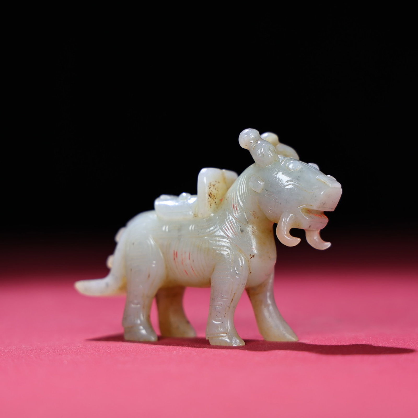 An Exquisite White Jade Beast Ornament: An Exquisite White Jade Beast Ornament,Qing Dynasty,China,Size:3inx2.3inx1.9in,Weight:85g 白玉兽摆件,中国清代