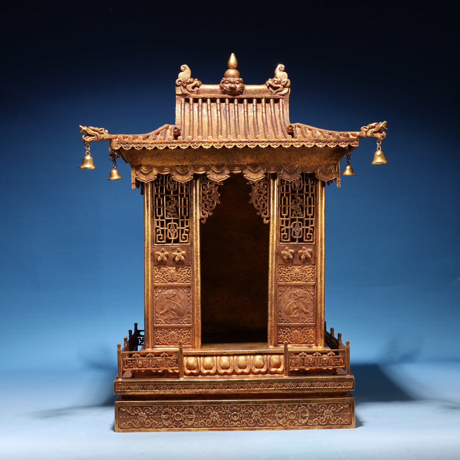 A Solemn Gilt Bronze Auspicious Cloud and Dragon Pattern Niche: A Solemn Gilt Bronze Auspicious Cloud and Dragon Pattern Niche,Qing Dynasty,China,Qianlong Four-character Mark,Size:15.7inx12.2inx20.5in,Weight:15300g 铜鎏金祥云龙&