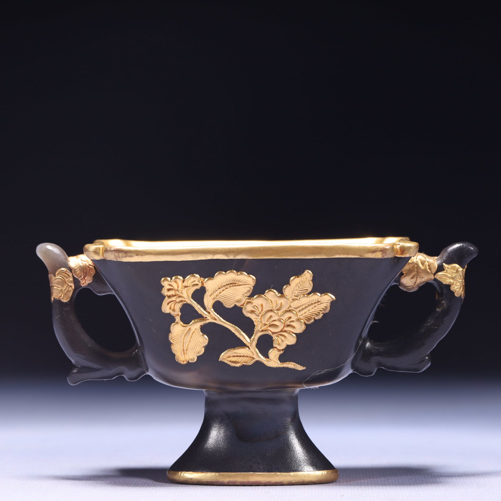 An Exquisite Agate Cover with Gold Flower Pattern Double-Ears Cup: An Exquisite Agate Cover with Gold Flower Pattern Double-Ears Cup,Qing Dynasty,China,Size:5.5inx2.2inx3.1in,Weight:209g