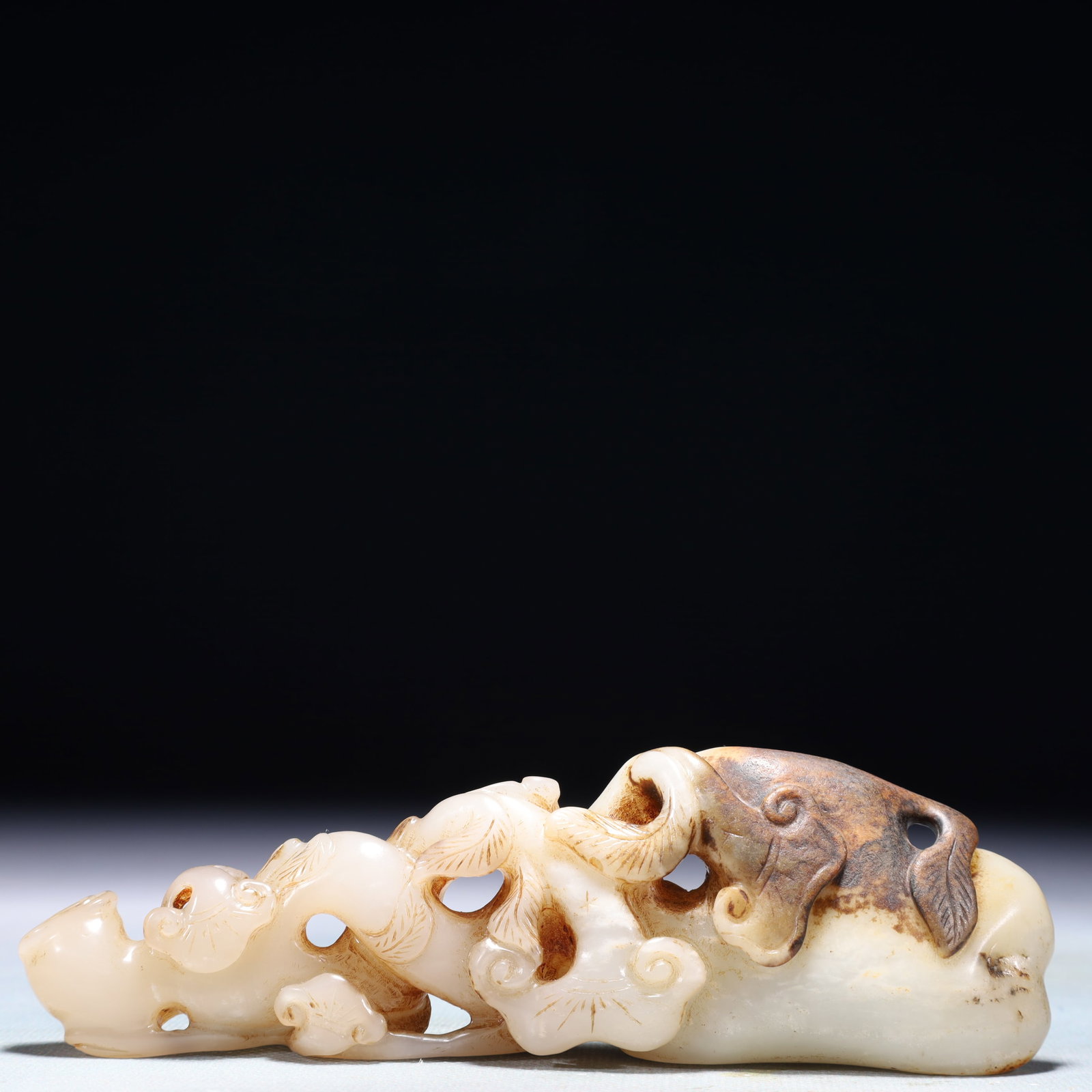 An Exquisite White Jade Ganoderma lucidum Ornament: An Exquisite White Jade Ganoderma lucidum Ornament,Qing Dynasty,China,Size:4.7inx0.8inx1.8in,Weight:199g 白玉灵芝摆件,中国清代