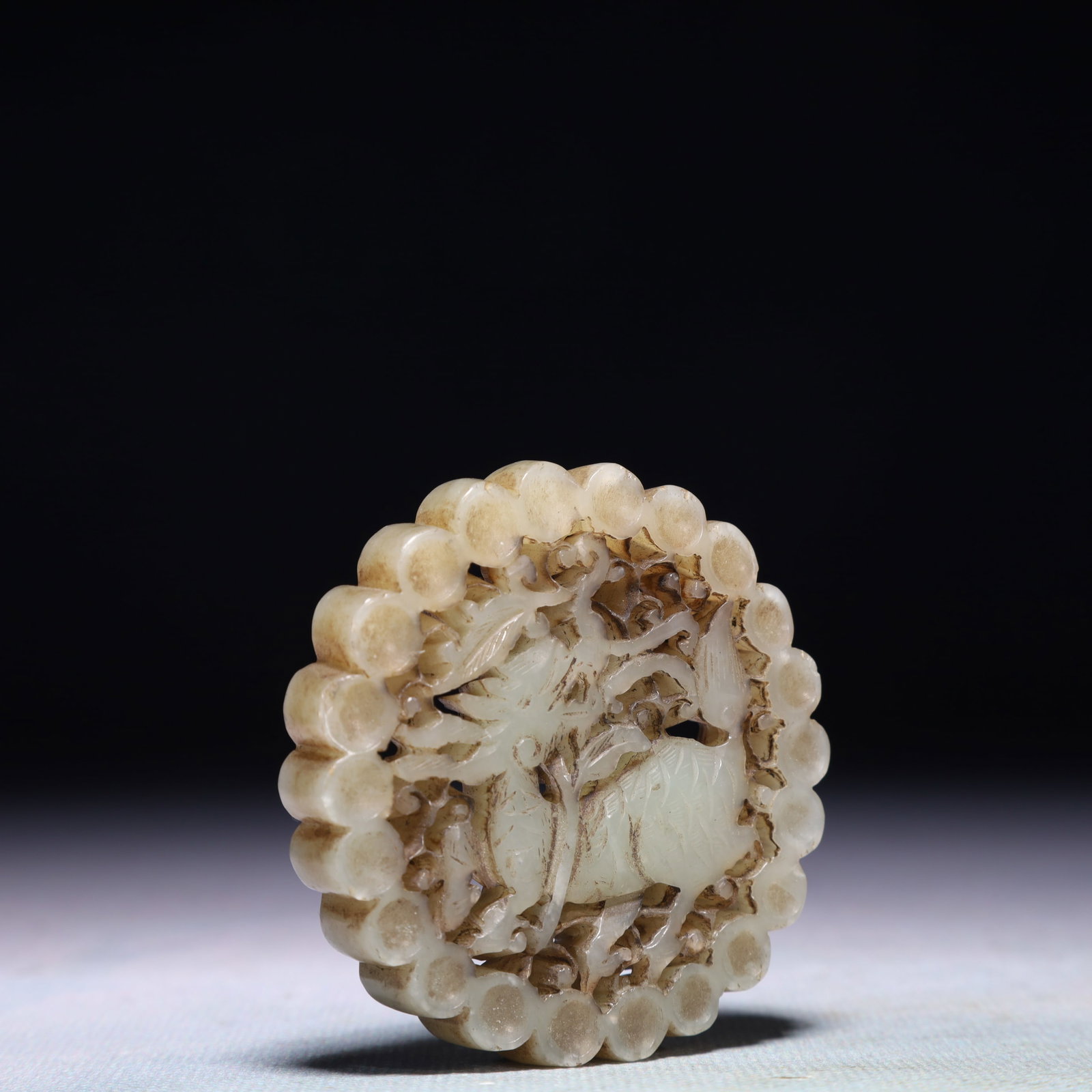 An Exquisite White Jade Kylin Pattern Pendant - 3