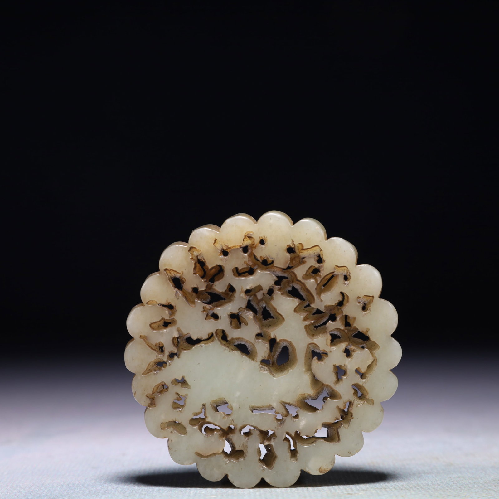 An Exquisite White Jade Kylin Pattern Pendant - 4