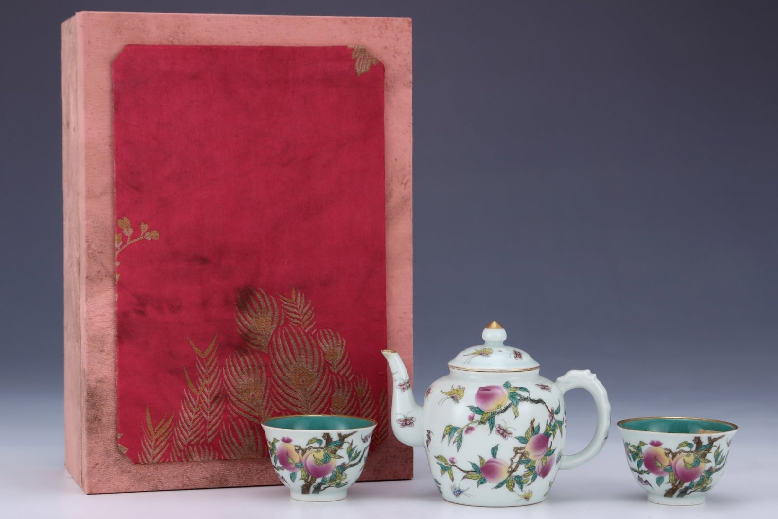 A Set of Fine Famille-Rose Painted Gold Bats and Peach Pattern Teapots: A Set of Fine Famille-Rose Painted Gold Bats and Peach Pattern Teapots,Qing Dynasty,China,Yongzheng Four-character Mark,Size:(Bowl with Cover)4.6inx5.8in,(Cup)1.9inx3in