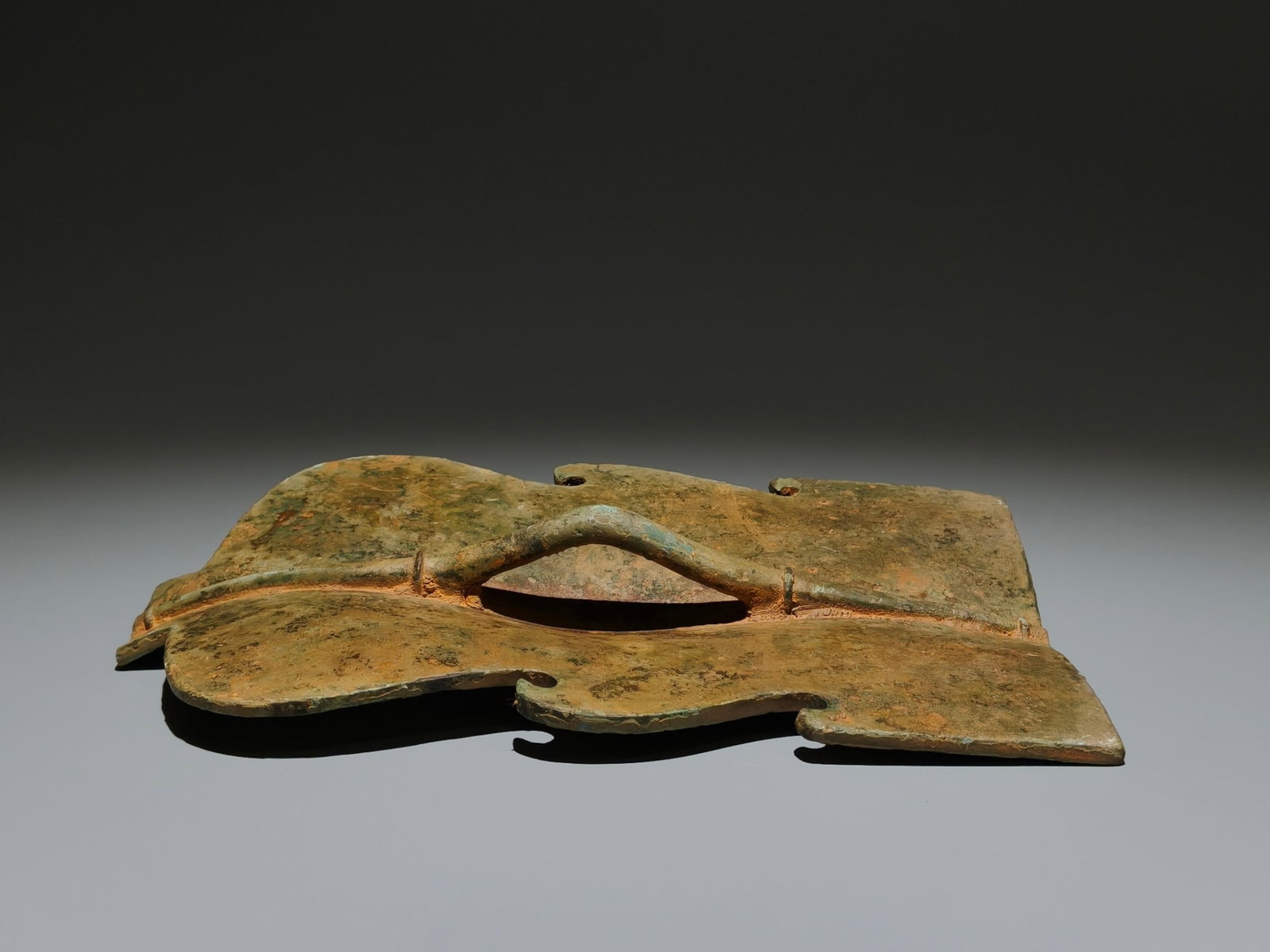 An Archaic Bronze Phoenix Pattern Ornament - 9