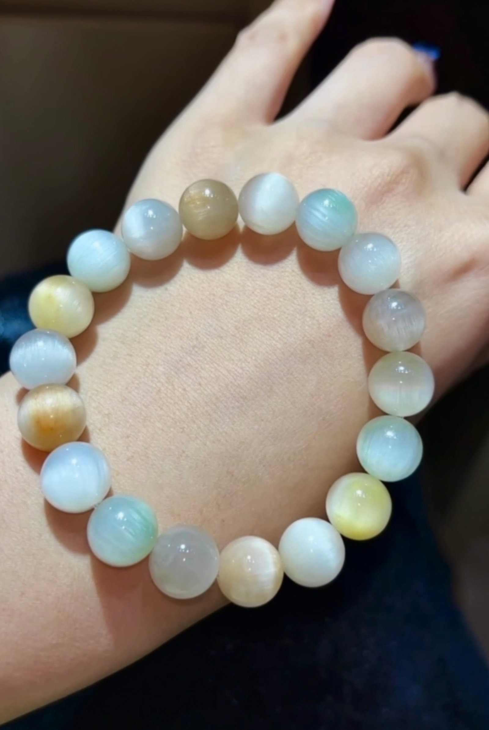 An Exquisite Crystal Bracelet - 2
