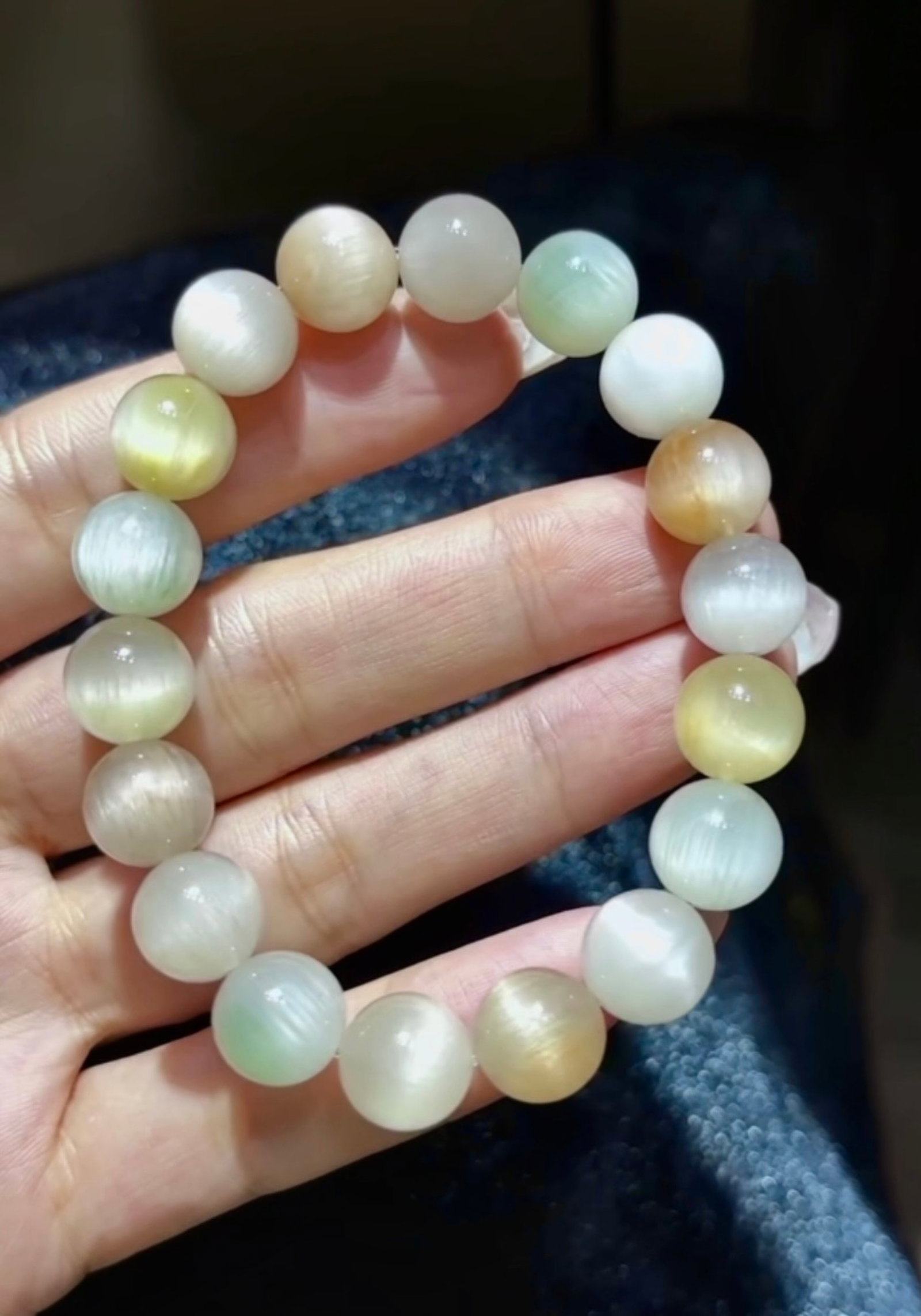 An Exquisite Crystal Bracelet - 4