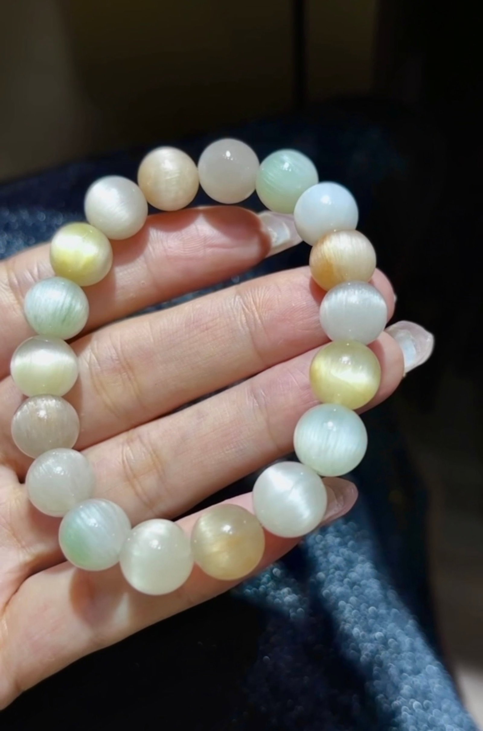 An Exquisite Crystal Bracelet - 5