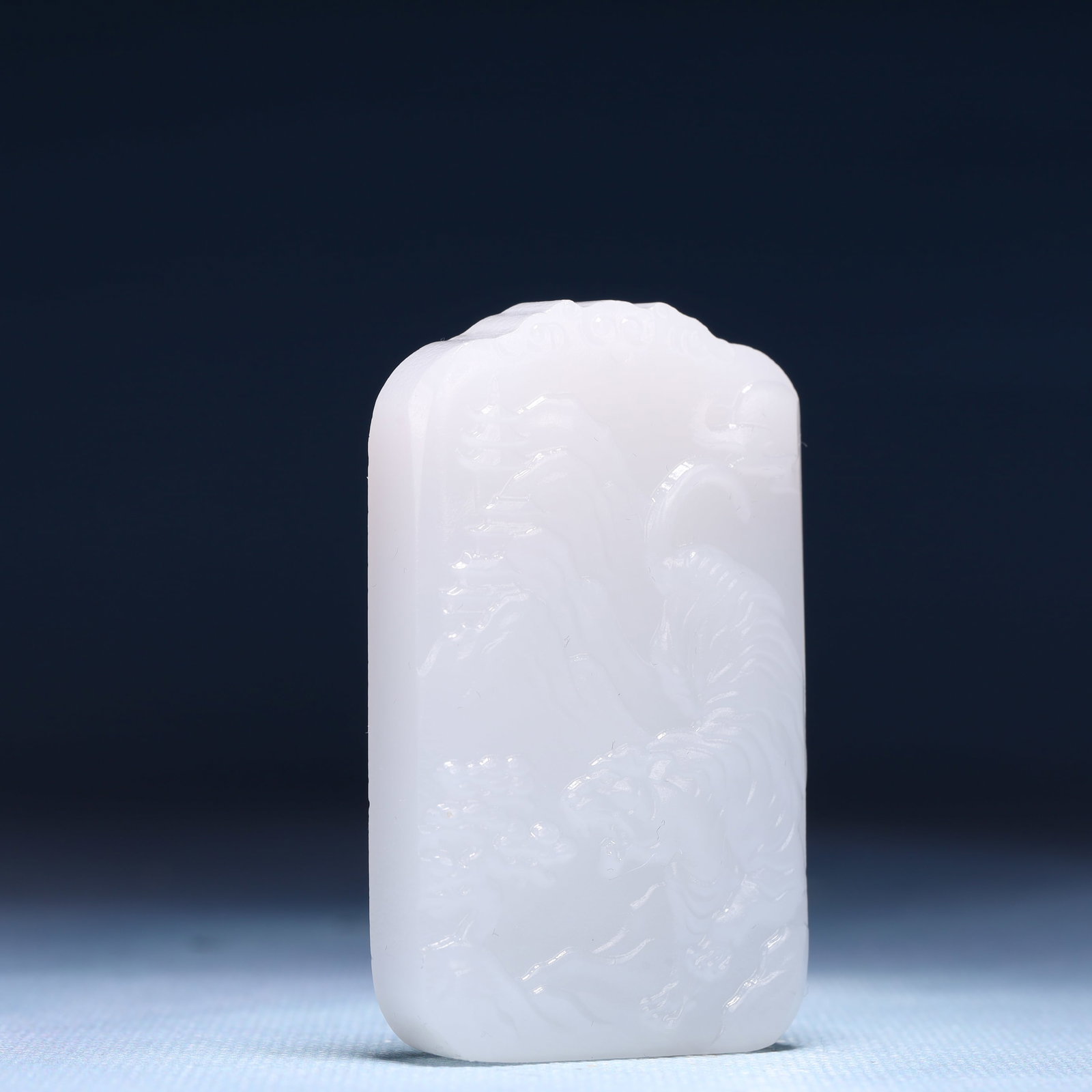 An Exquisite White Jade Tiger Pattern Pendant - 3