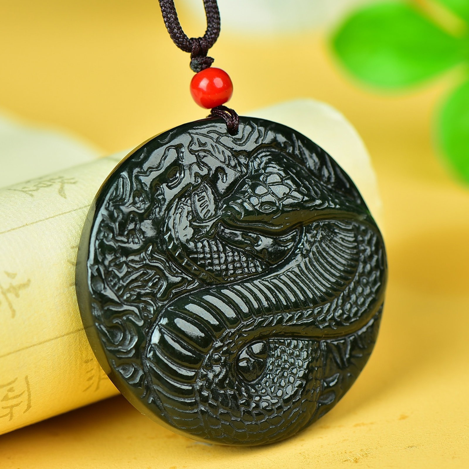 An Exquisite Jasper Snake Pattern Pendant - 3