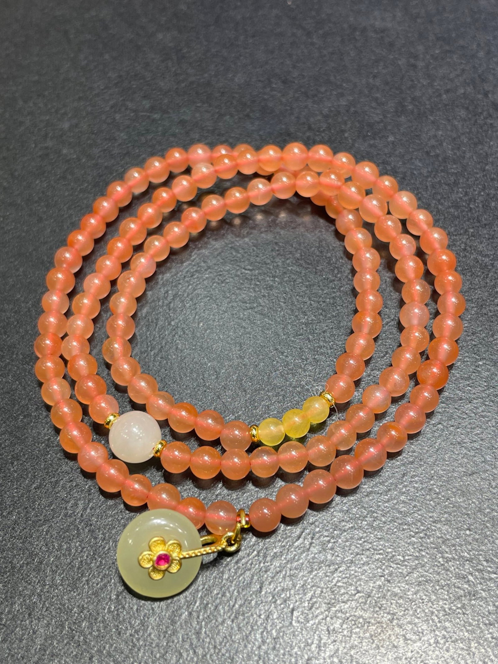 An Exquisite Agate Bracelet - 2