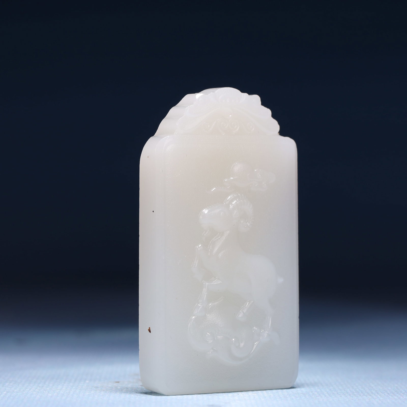 An Exquisite White Jade Sheep Pattern Pendant - 3