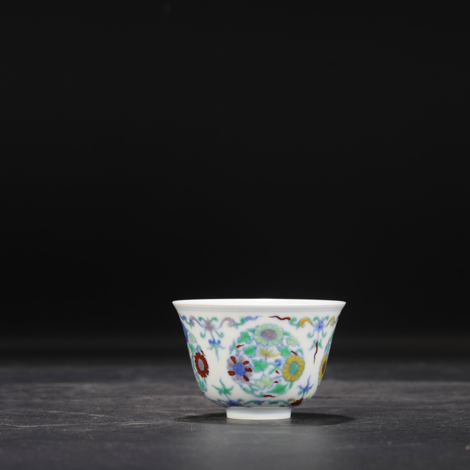 An Exquisite Doucai Flower Pattern Cup - 2