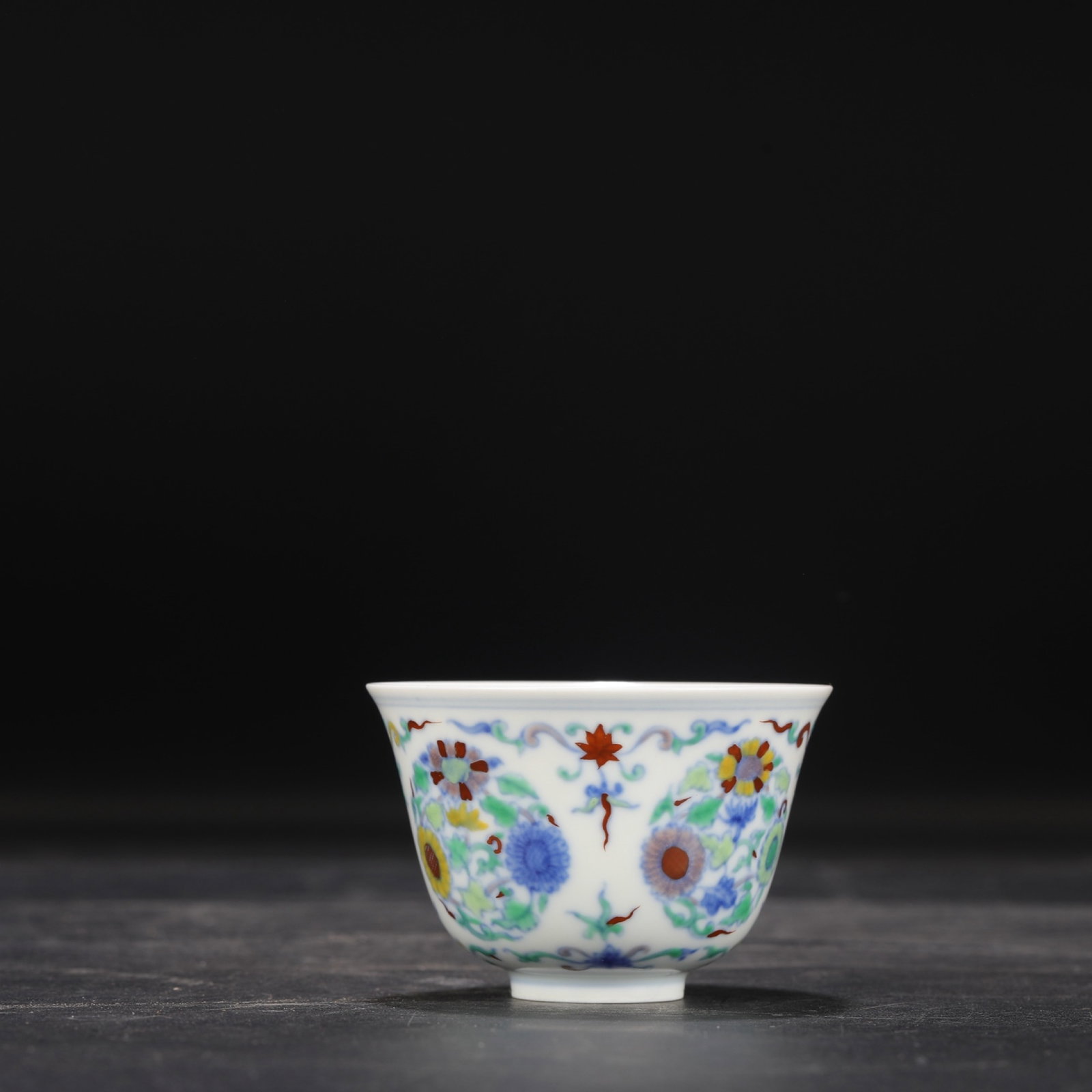 An Exquisite Doucai Flower Pattern Cup - 5