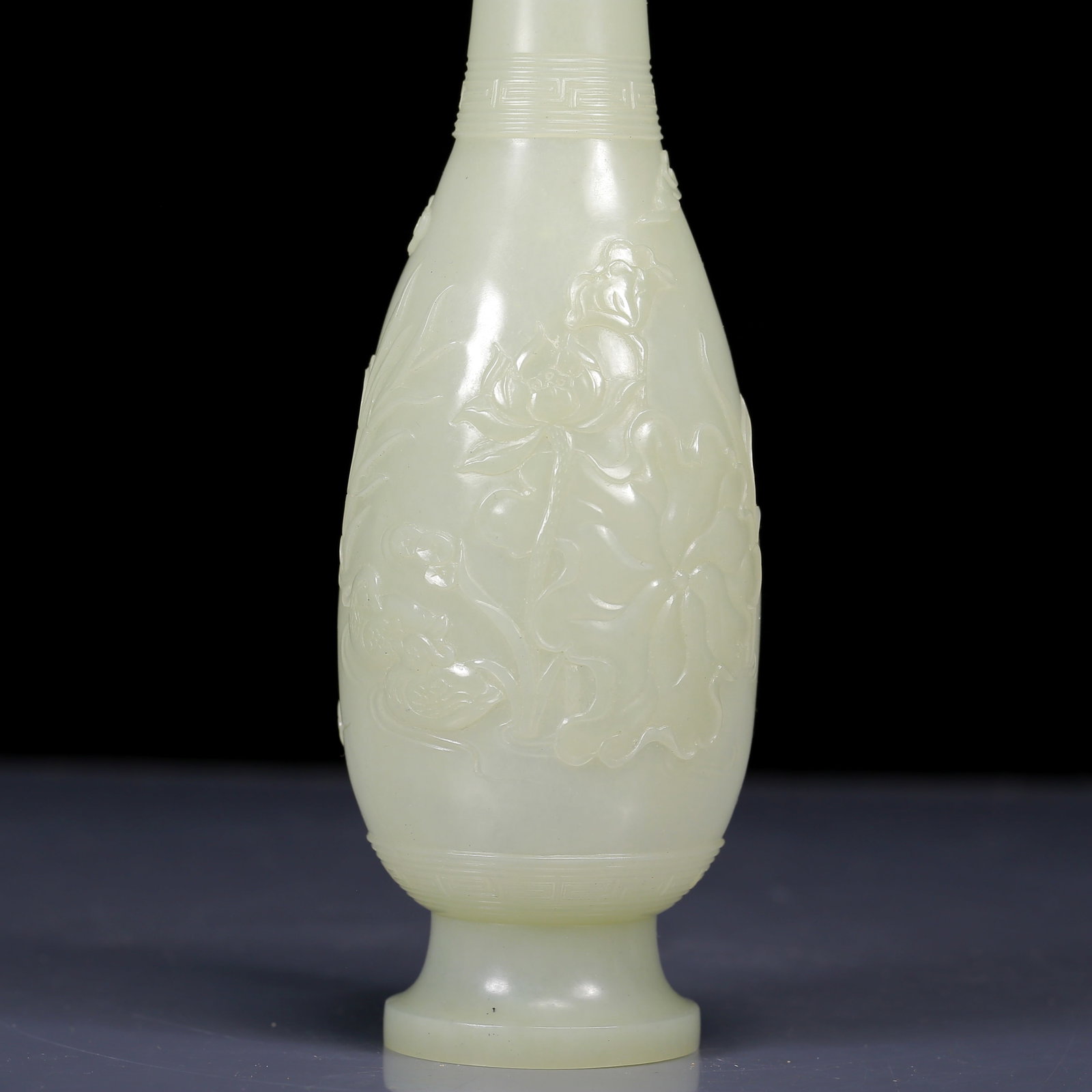 An Exquisite White Jade Flower Pattern Vase - 3