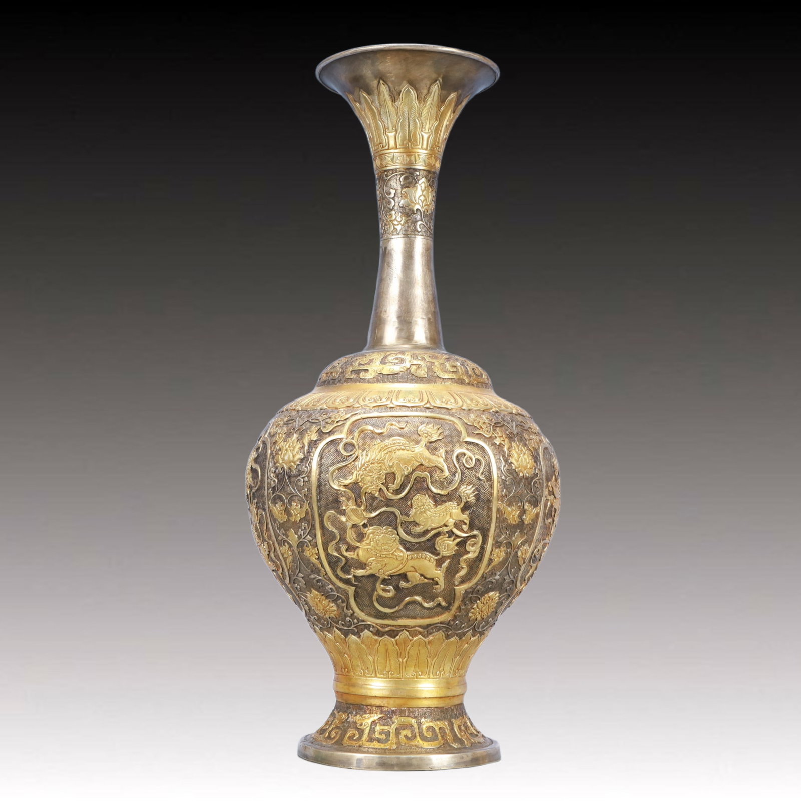 A Huge Gilt Silver Lion Pattern Vase - 4
