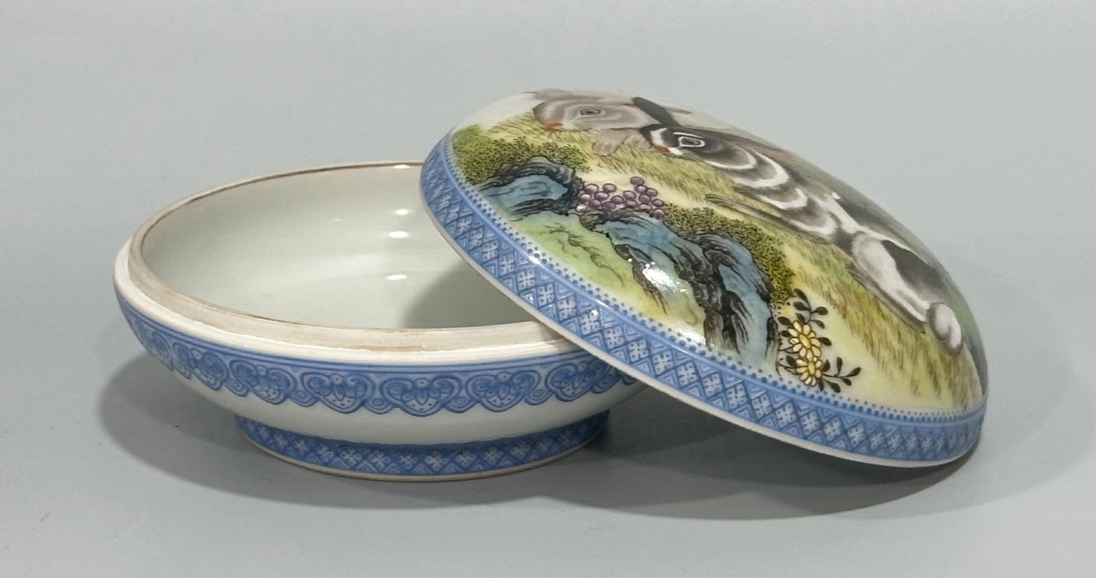 An Exquisite Enamel Rabbit Pattern Box with Cover - 2