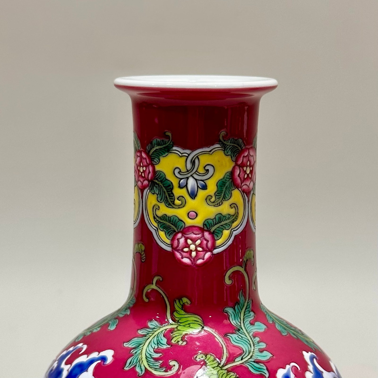 An Exquisite Ruby Red-Glazed Flower Pattern Vase - 2
