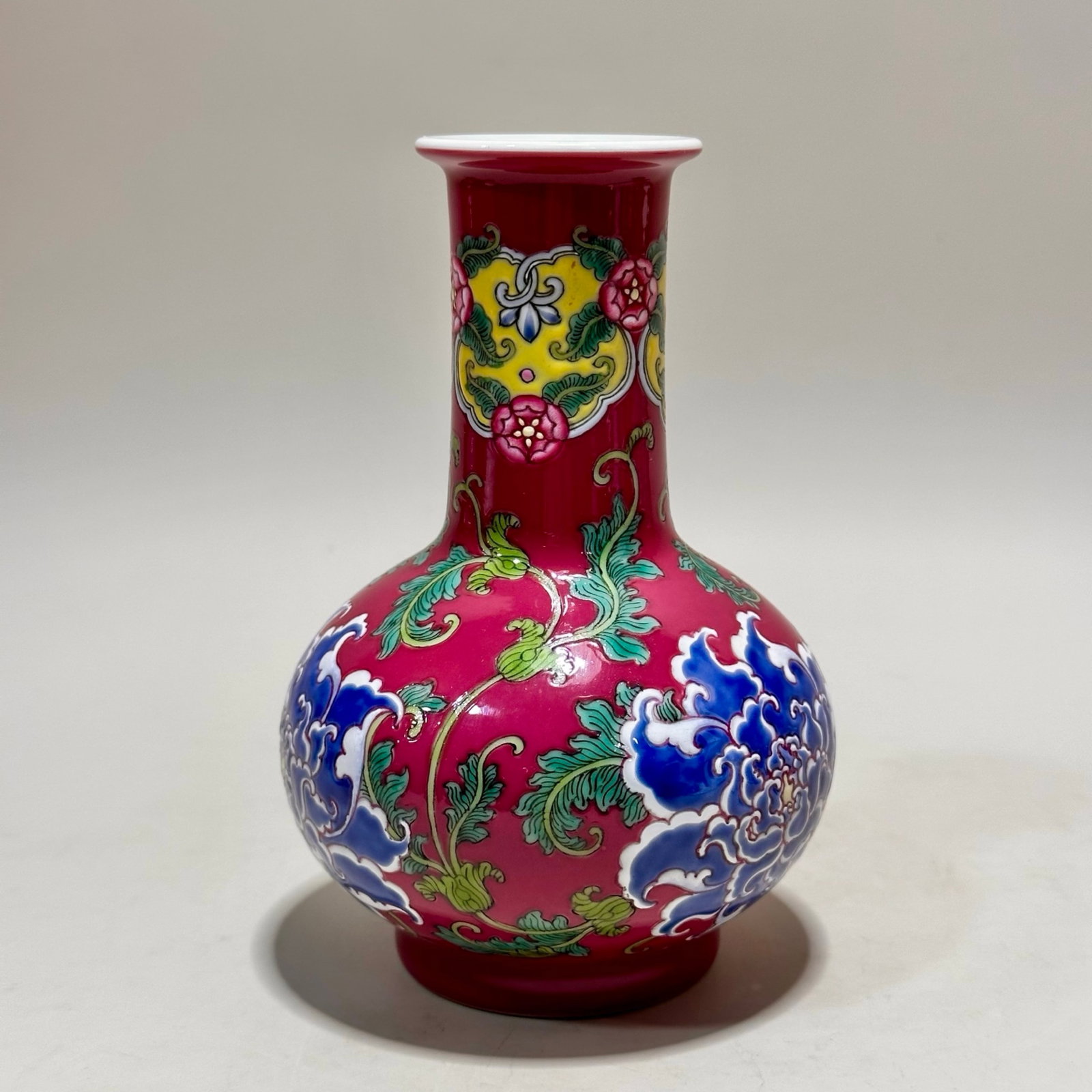 An Exquisite Ruby Red-Glazed Flower Pattern Vase - 3