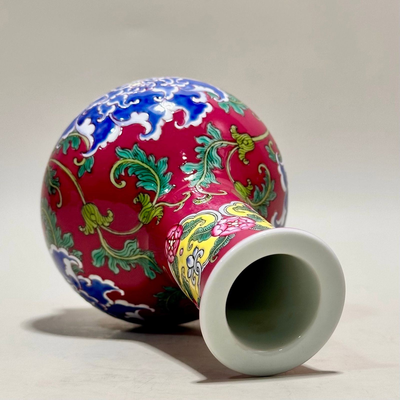 An Exquisite Ruby Red-Glazed Flower Pattern Vase - 5