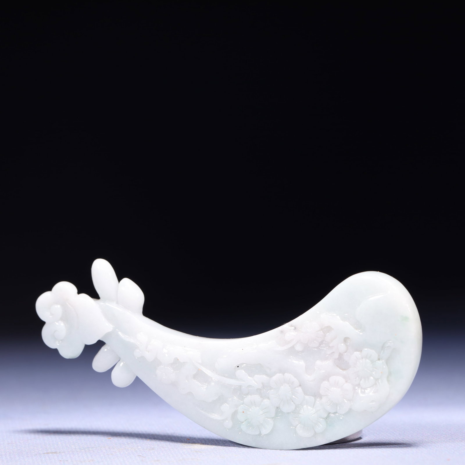 An Exquisite Jadeite Flower Pattern Pipa - 4