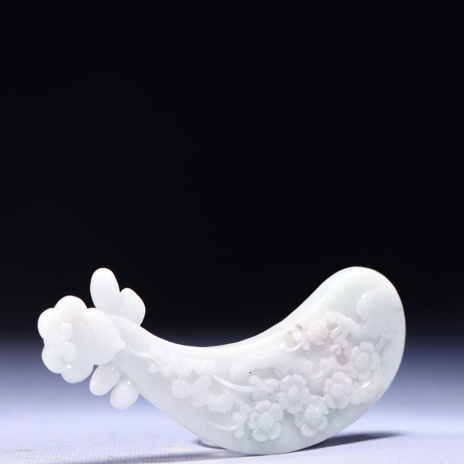 An Exquisite Jadeite Flower Pattern Pipa - 5