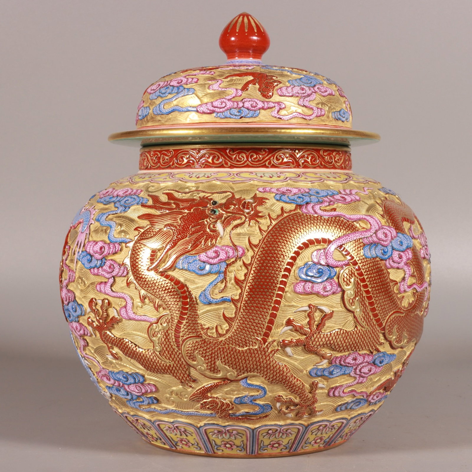 An Exquisite Gold Ground Enamel Auspicious Cloud and Dragon Pattern Jar with Cover: An Exquisite Gold Ground Enamel Auspicious Cloud and Dragon Pattern Jar with Cover,Qing Dynasty,China,Qianlong Six-character Mark,Size:8.3inx7.1in 金地珐琅彩祥É