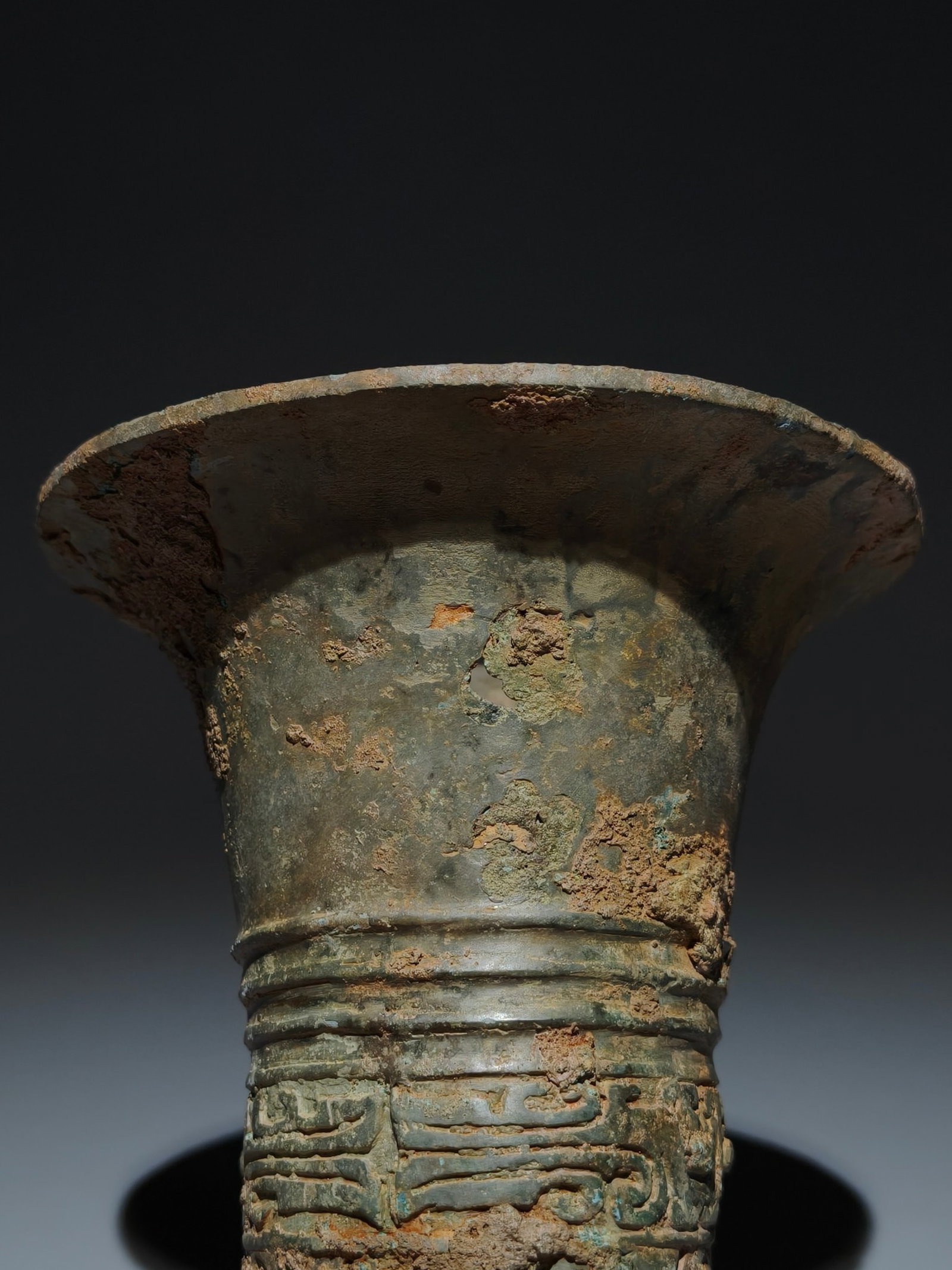 An Archaic Bronze Beast-Face Pattern Gu - 3