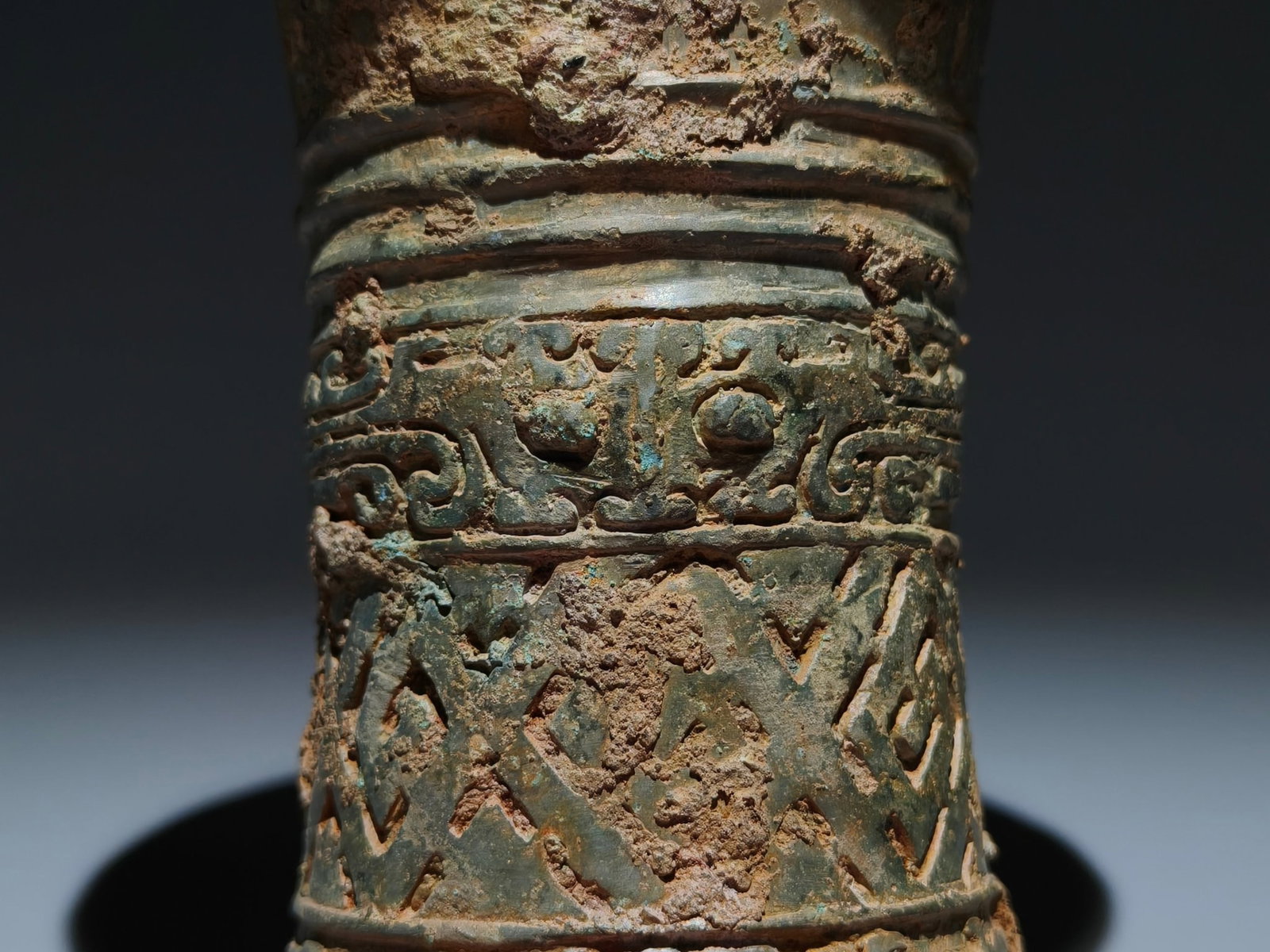 An Archaic Bronze Beast-Face Pattern Gu - 5