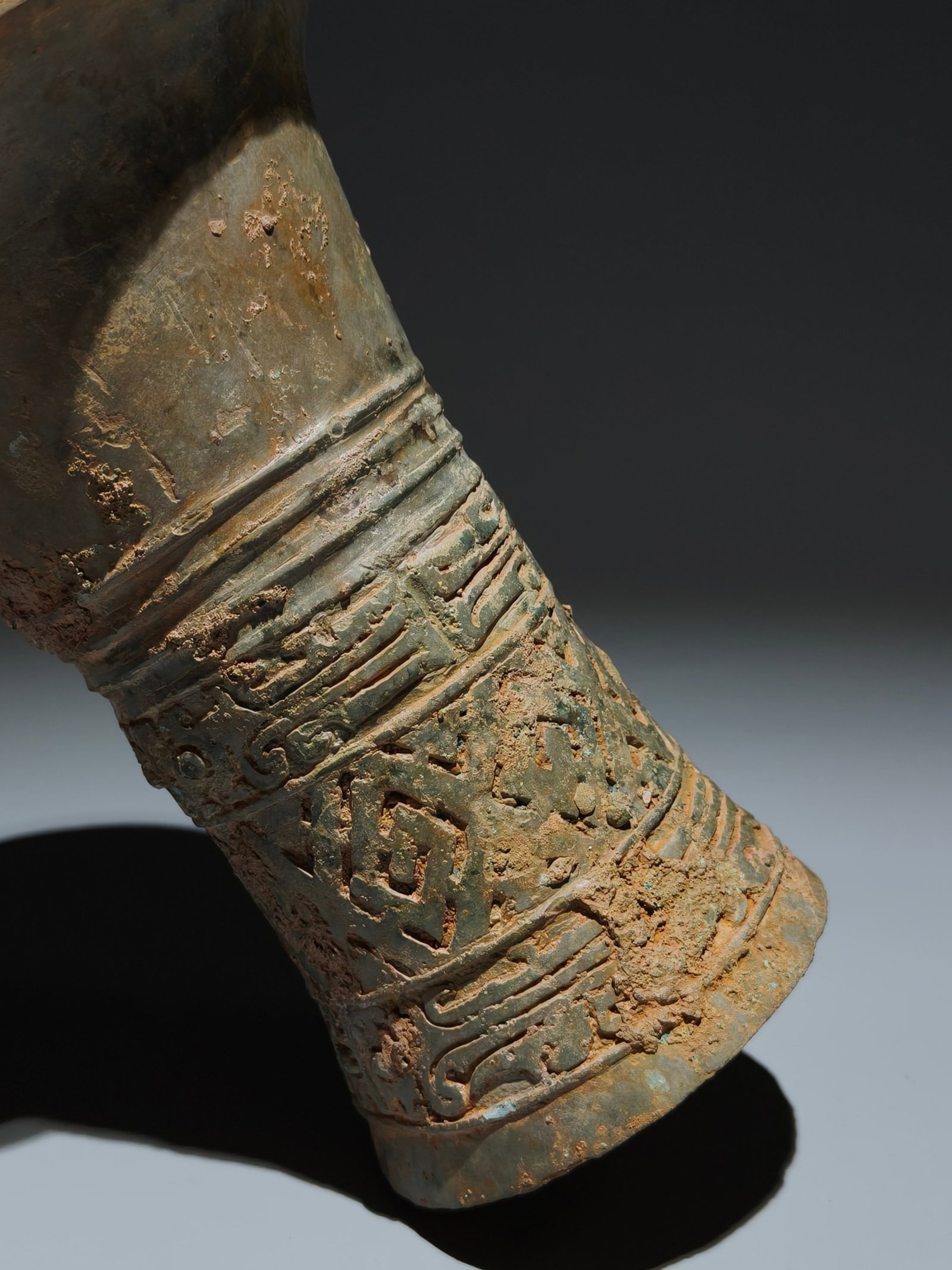 An Archaic Bronze Beast-Face Pattern Gu - 6
