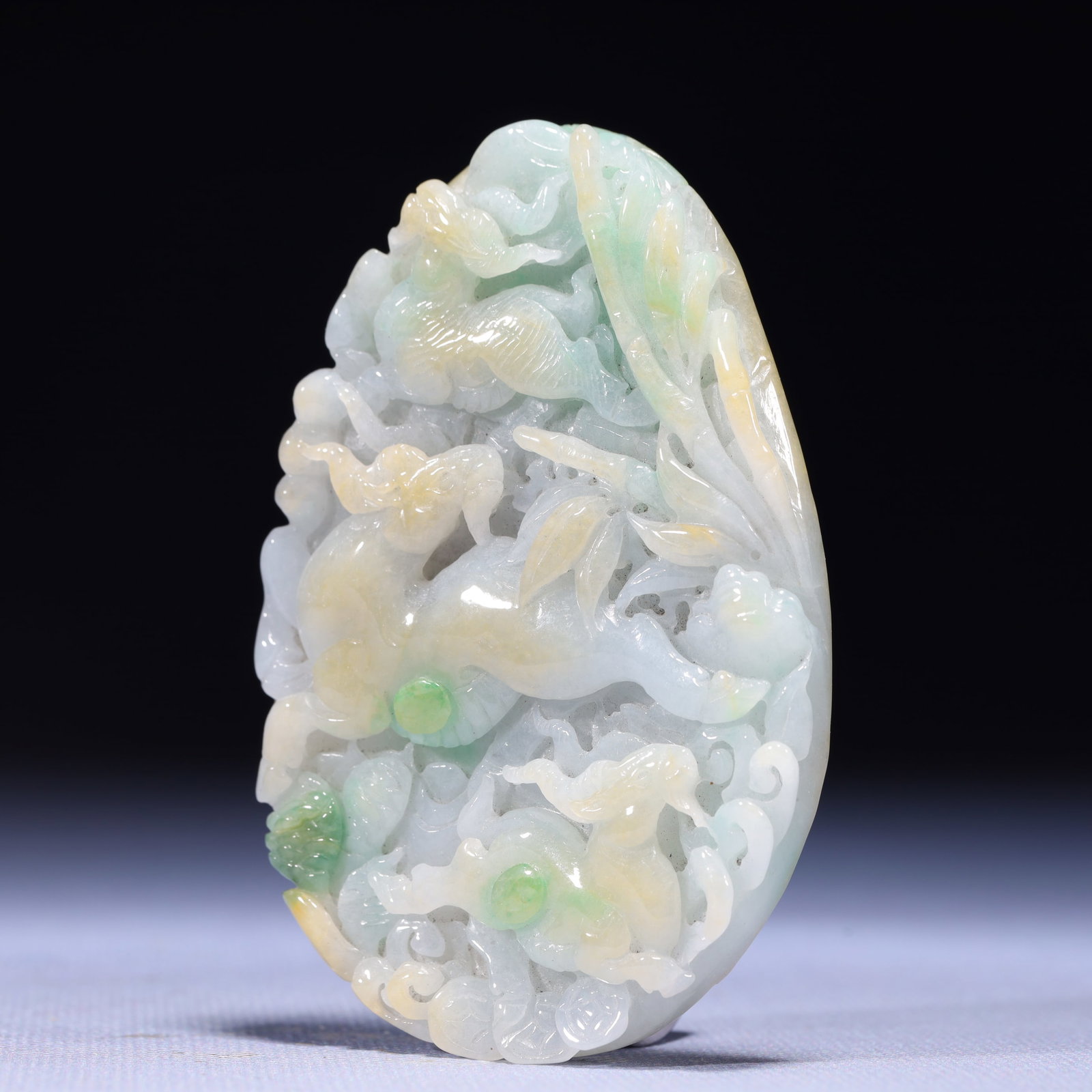 An Exquisite Jadeite Beast Pattern Pendant - 2
